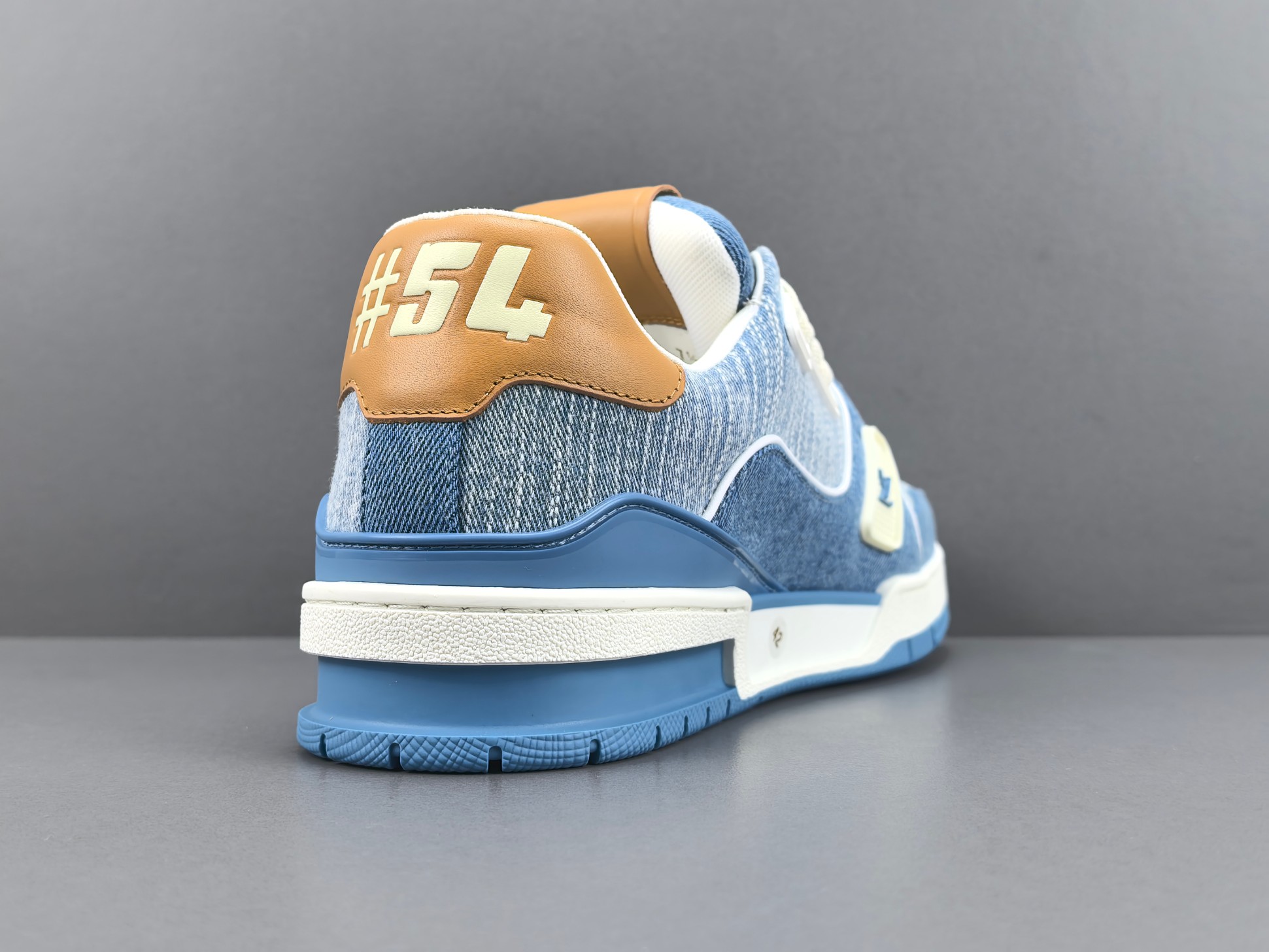 P【专柜版 驴牌】   LV trainer 