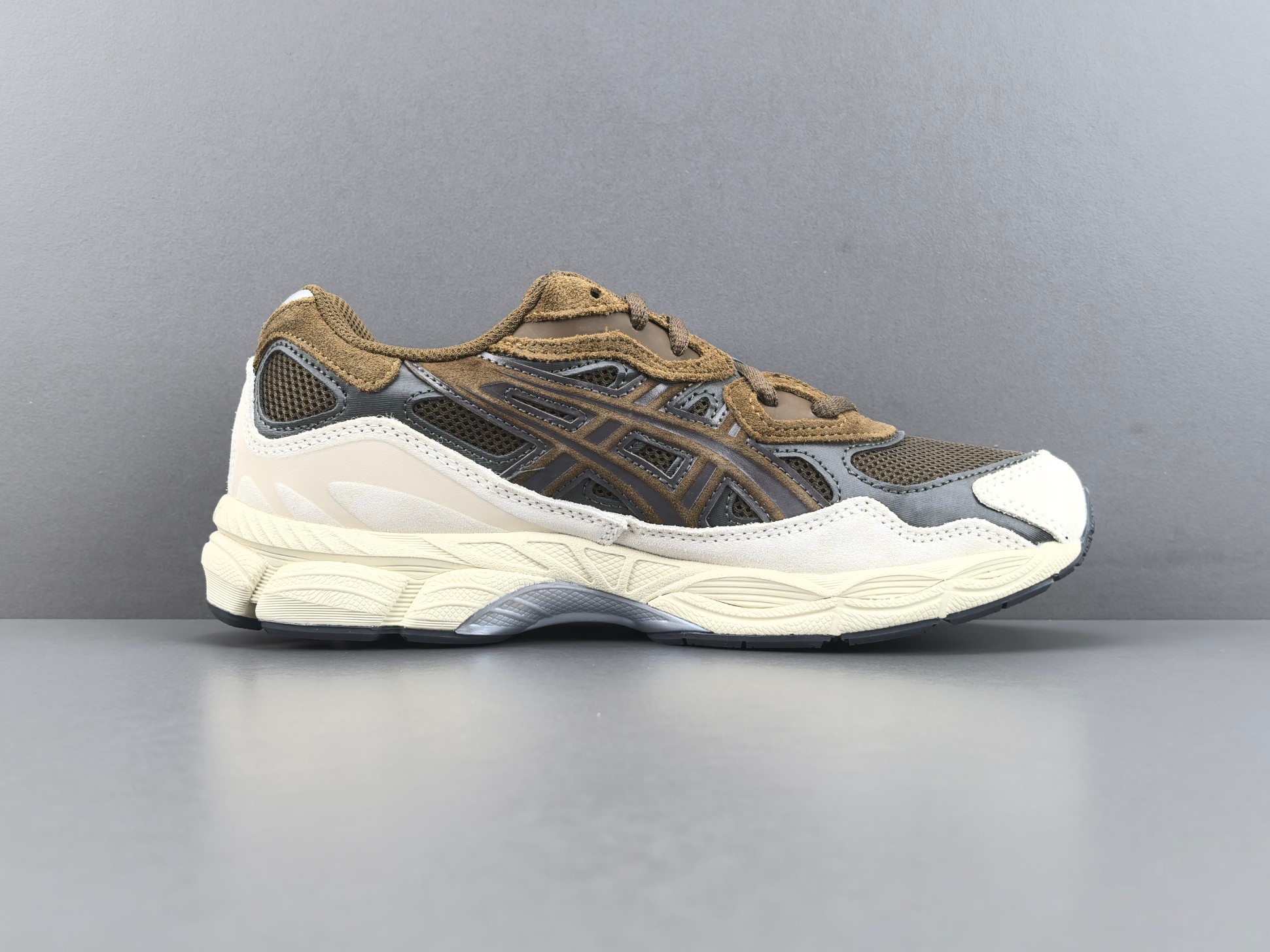 【新Plus版 亚瑟士】Asics GEL-NYC系列 舒适百搭 低帮 休闲跑步鞋 男女同款  尺码39-47  货号1