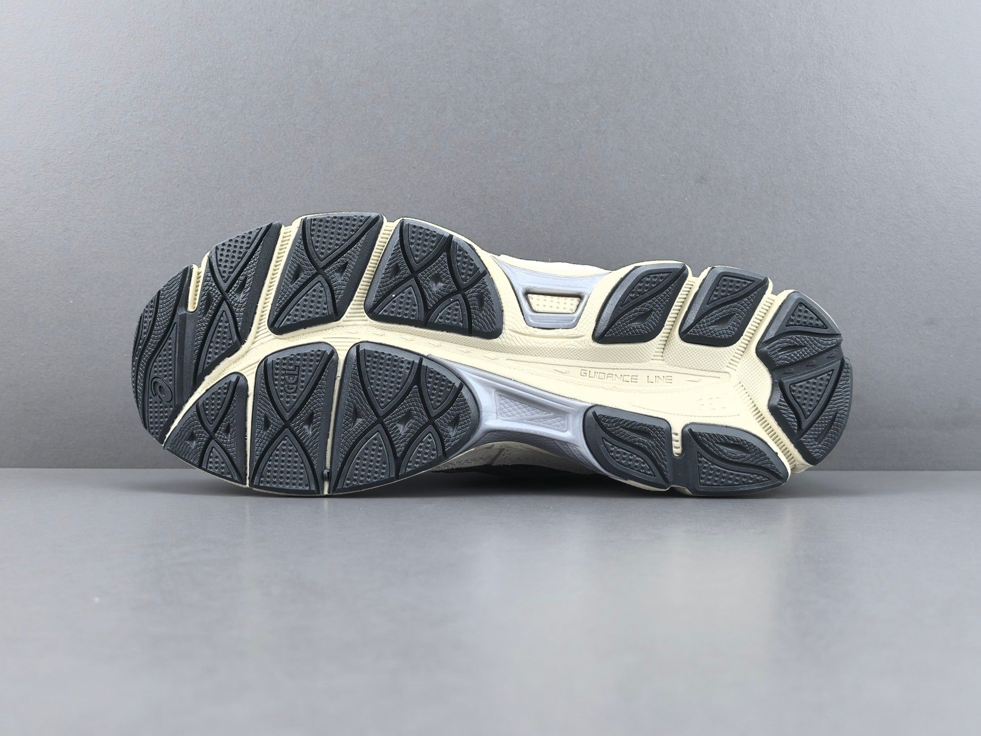 【新Plus版 亚瑟士】Asics GEL-NYC系列 舒适百搭 低帮 休闲跑步鞋 男女同款  尺码39-47  货号1