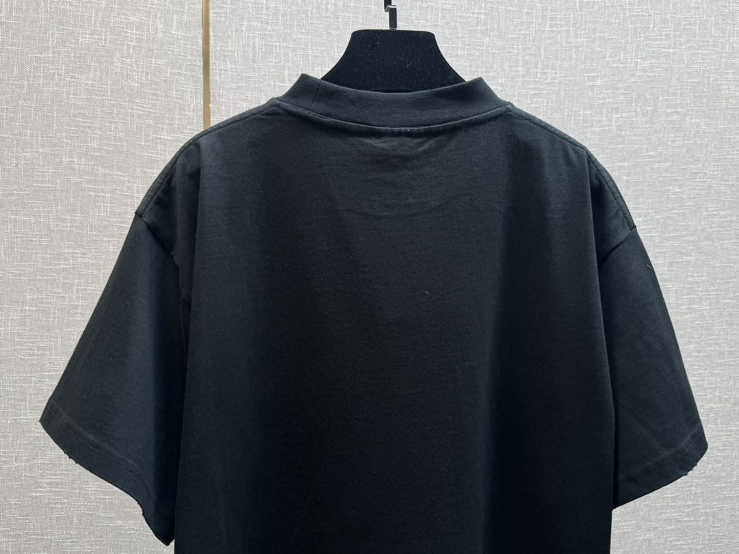 Balenciagaa Autumn Show Oversized Graphic Print Cotton Blend T-Shirt 9 i1739383517 1868 6