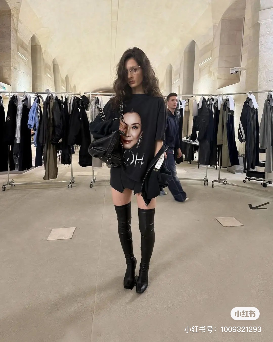 Balenciagaa Autumn Show Oversized Graphic Print Cotton Blend T-Shirt 2 i1739383517 2346 8