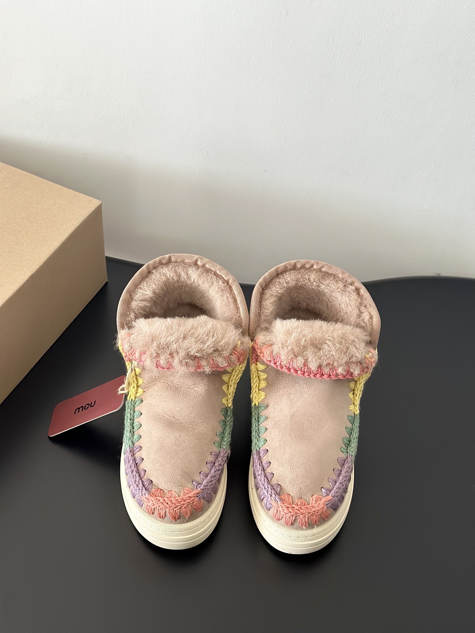 NO:668748,MOU Eskimo mini snow boots, original and cute appearance, pure hand-knitted wool wool, real wool wool, original version with single/two-color wool), very precious and time-consuming, imported wool and fur integrated, warm and comfortable, double care of the feet, upper imported sheepskin, lining, fur integrated wool outsole, original non-slip outsole Size35-39 (40 41 custom-made, non-returnable), snow boots, boots, sheepskin19860909MOU Eskimo mini雪地靴 原始可爱的外观,纯手工钩织羊毛毛线 真羊毛毛线 原版搭配单/双色毛线） 非常的珍贵费时 进口羊毛皮毛一体 保暖舒适加倍呵护双脚 鞋面 进口羊皮 内里 皮毛一体羊毛 大底 对原版防滑大底 Size35-39（40 41订做不退换）,雪地靴,boots,sheepskin,Women's Shoes