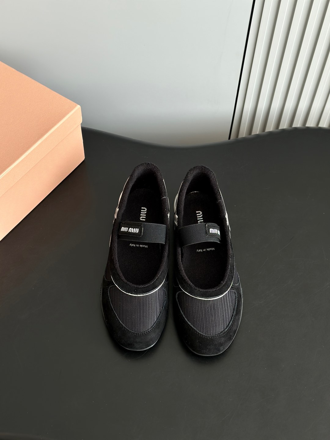 NO:235328,MiuMi*25 new Mary Jane single shoes and dirty shoes. It is a concept that is loved at the moment, and it is diverse and conveys a modern style. It looks good no matter how you wear it. This summer's fashionable girl's favorite is super comfortable to wear. The upper uses imported pair of breathable mesh fabric, inner lining, original mold opening sole for women. 35-41 (40.41 custom made without return and exchange), Mary Jane, miumiu, mary jane19860909批 MiuMi*25新款玛丽珍单鞋小脏鞋 与此刻挚爱的概念,多元对撞,传达现代风格,怎么穿都好看今夏时髦精最爱,上脚超级舒服 鞋面采用进口对版透气网布,内里原版内里,原版开模大底 女款35-41(40.41定做不退换),玛丽珍,miumiu,mary jane,Women's Shoes