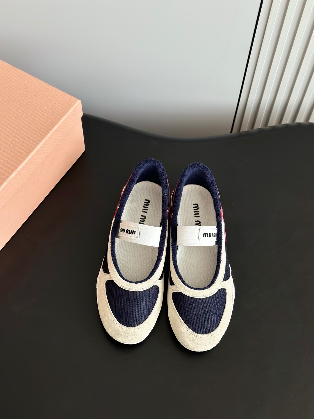 NO:235350,MiuMi*25 new Mary Jane single shoes and dirty shoes. It is a concept that is loved at the moment, and it is diverse and conveys a modern style. It looks good no matter how you wear it. This summer's fashionable girl's favorite is super comfortable to wear. The upper uses imported pair of breathable mesh fabric, inner lining, original mold opening sole for women. 35-41 (40.41 custom made without return and exchange), Mary Jane, miumiu, mary jane19860909批 MiuMi*25新款玛丽珍单鞋小脏鞋 与此刻挚爱的概念,多元对撞,传达现代风格,怎么穿都好看今夏时髦精最爱,上脚超级舒服 鞋面采用进口对版透气网布,内里原版内里,原版开模大底 女款35-41(40.41定做不退换),玛丽珍,miumiu,mary jane,Women's Shoes