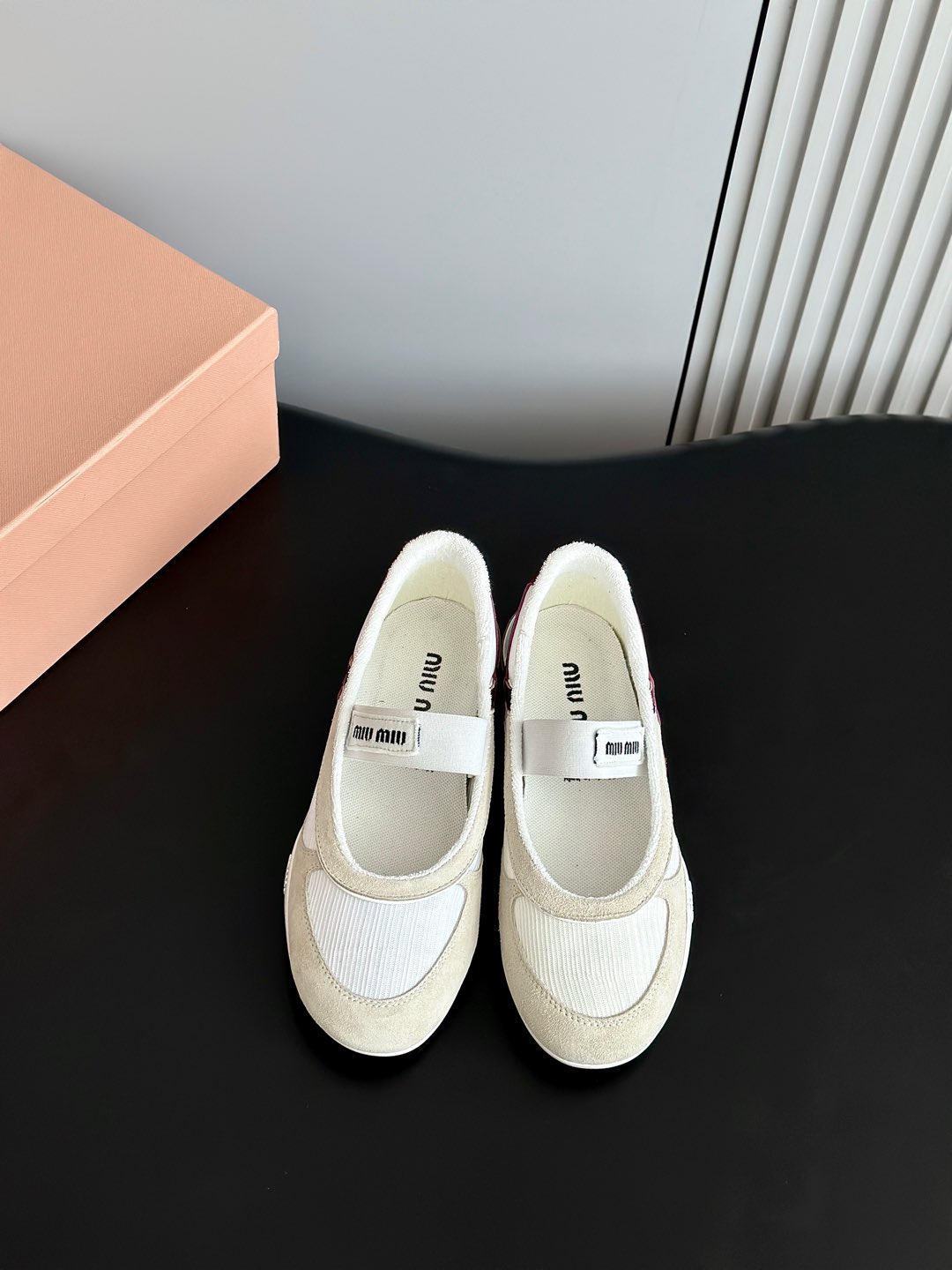 NO:235352,MiuMi*25 new Mary Jane single shoes and dirty shoes. It is a concept that is loved at the moment, and it is diverse and conveys a modern style. It looks good no matter how you wear it. This summer's fashionable girl's favorite is super comfortable to wear. The upper uses imported pair of breathable mesh fabric, inner lining, original mold opening sole for women. 35-41 (40.41 custom made without return and exchange), Mary Jane, miumiu, mary jane19860909批 MiuMi*25新款玛丽珍单鞋小脏鞋 与此刻挚爱的概念,多元对撞,传达现代风格,怎么穿都好看今夏时髦精最爱,上脚超级舒服 鞋面采用进口对版透气网布,内里原版内里,原版开模大底 女款35-41(40.41定做不退换),玛丽珍,miumiu,mary jane,Women's Shoes