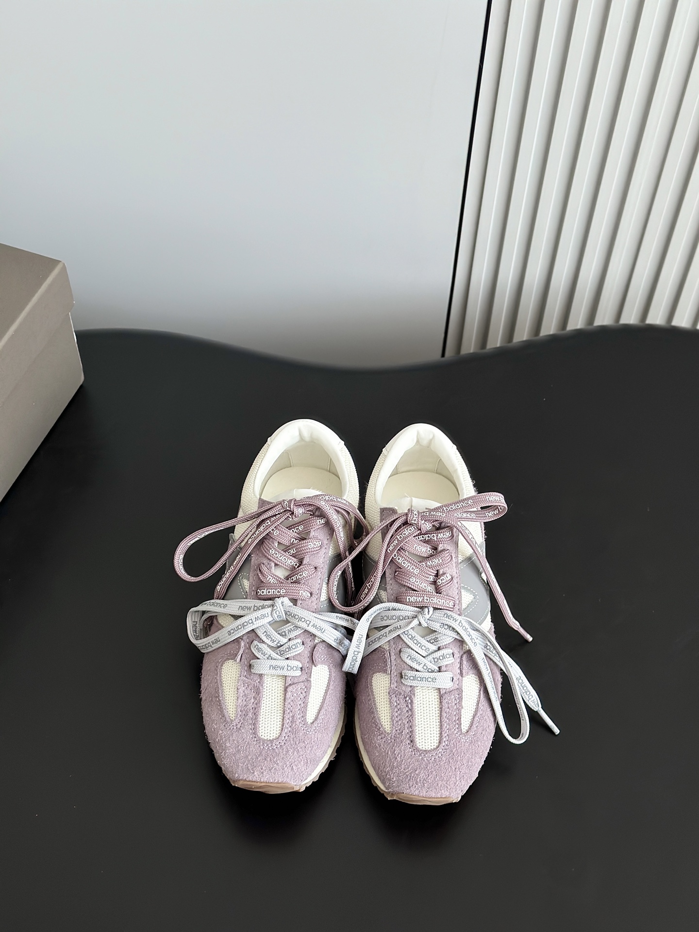 NO:255046,New balance NB471 retro casual sneakers Zhang Yuanying's same style original independent mold original shoe development Fashion items easy to wear and comfortable Correct imported fur material Correct midsole cloth Original standard development Differentiate all versions on the market The upper is made of nylon and pig-ba leather suede material splicing, midsole high elastic PU material and full-slip rubber outsole size: 35-39 (40/41 custom-made without return or exchange), casual shoes/sports shoes, sneakers, chamois leather19860909批 New balance NB471 复古休闲运动鞋 张元英同款 原版独立开模 原鞋开发 时尚单品 好穿又舒适 正确进口翻毛皮料 正确中底布 原标开发 区分市面一切版本 鞋面采用尼龙及猪巴革麂皮物料拼接构成,中底高弹PU材质及满丁防滑橡胶外底 size:35-39（40/41定制不退换）,休闲鞋/运动鞋,sneakers,chamois leather,Women's Shoes