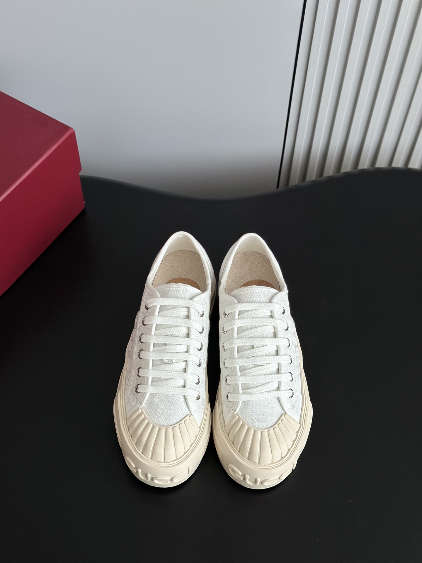 NO:245391,Buy Gucc*GG25 new thick-soled canvas shoes Cookies shoes This sneaker is made with the ingenious craftsmanship of the iconic GG canvas, cleverly combining the collection design with modern aesthetics. The bold and avant-garde silhouette is paired with the 