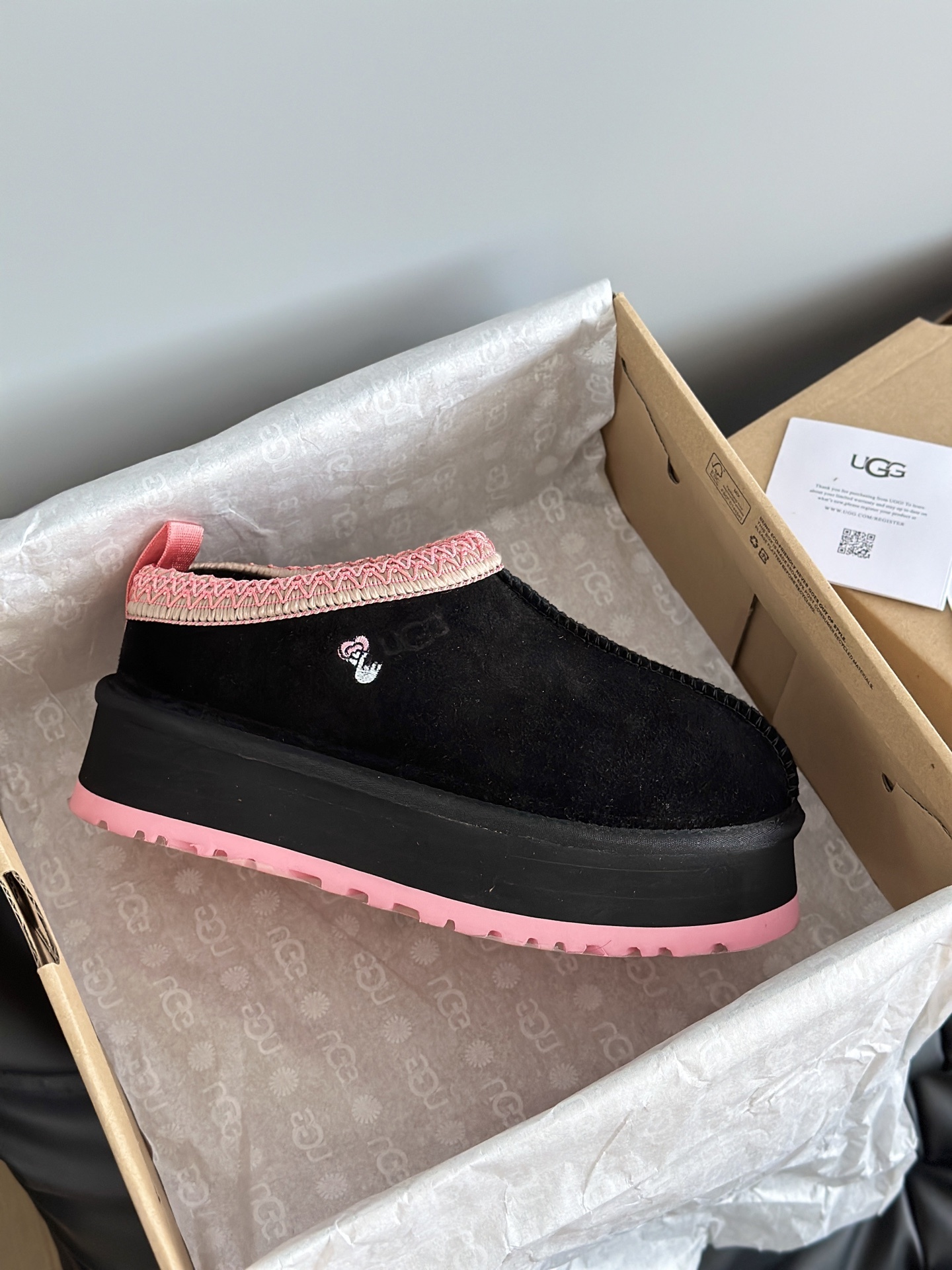 UGG 秋冬新品塔茨Tazz情人节限定比心🫰厚底羊毛拖鞋一脚蹬毛毛鞋雪地靴新款毛拖采用民族风编织刺绣复古