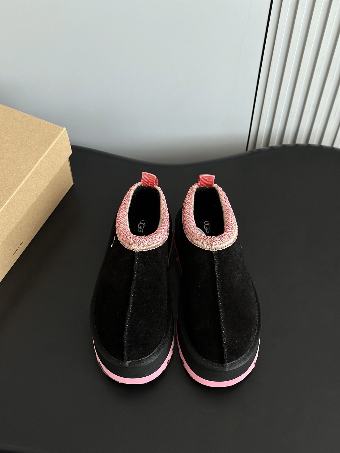 UGG 秋冬新品塔茨Tazz情人节限定比心🫰厚底羊毛拖鞋一脚蹬毛毛鞋雪地靴新款毛拖采用民族风编织刺绣复古
