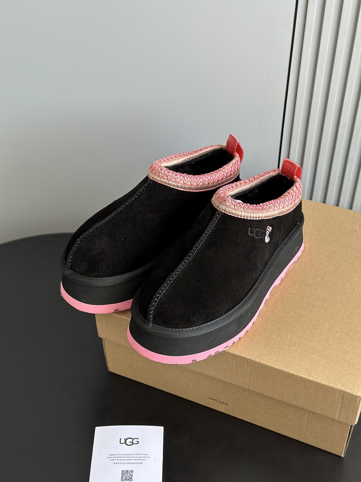 UGG 秋冬新品塔茨Tazz情人节限定比心🫰厚底羊毛拖鞋一脚蹬毛毛鞋雪地靴新款毛拖采用民族风编织刺绣复古