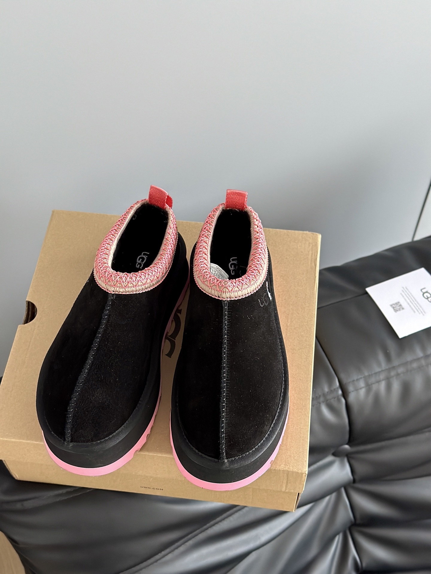 UGG 秋冬新品塔茨Tazz情人节限定比心🫰厚底羊毛拖鞋一脚蹬毛毛鞋雪地靴新款毛拖采用民族风编织刺绣复古