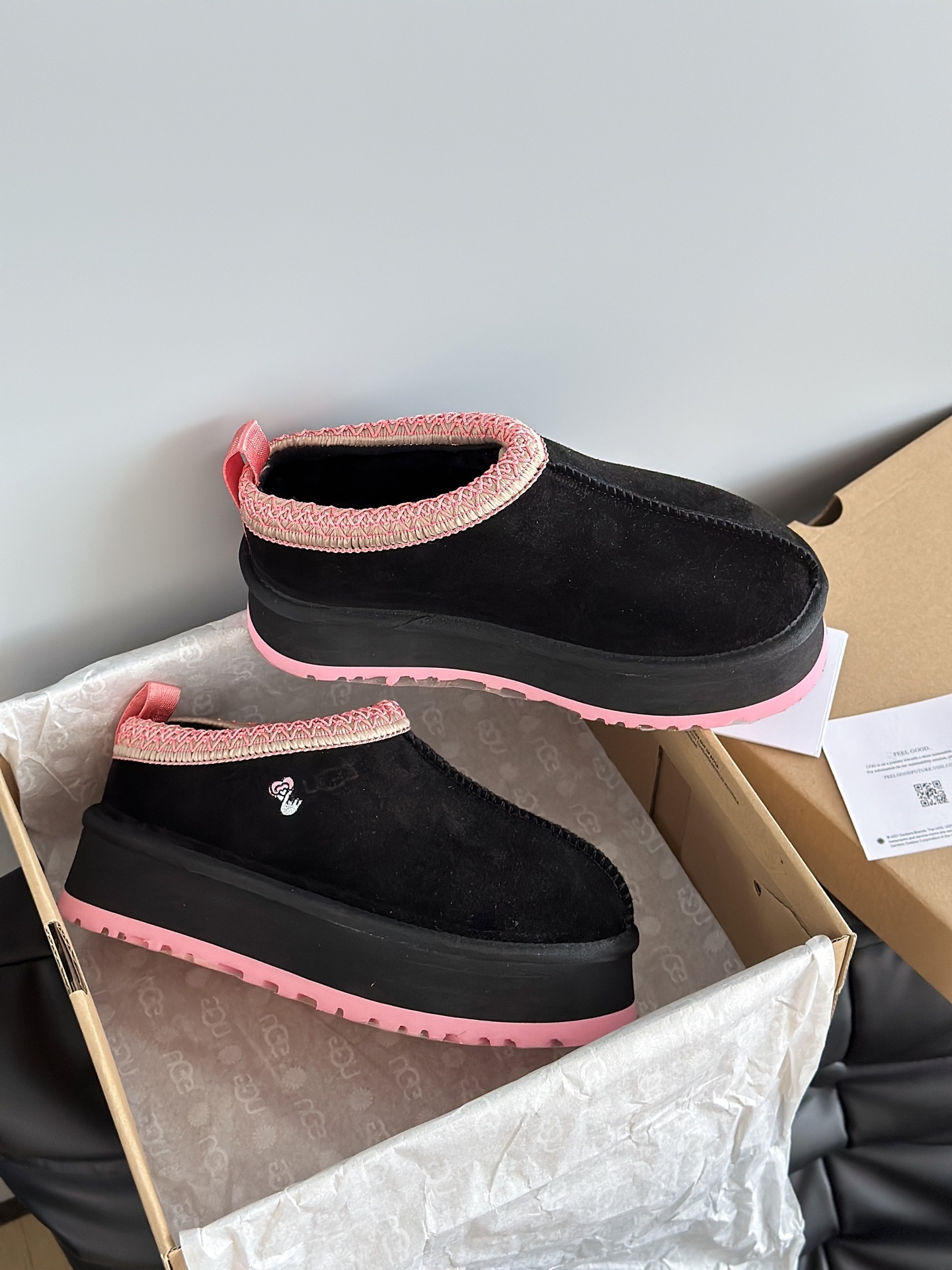 UGG 秋冬新品塔茨Tazz情人节限定比心🫰厚底羊毛拖鞋一脚蹬毛毛鞋雪地靴新款毛拖采用民族风编织刺绣复古