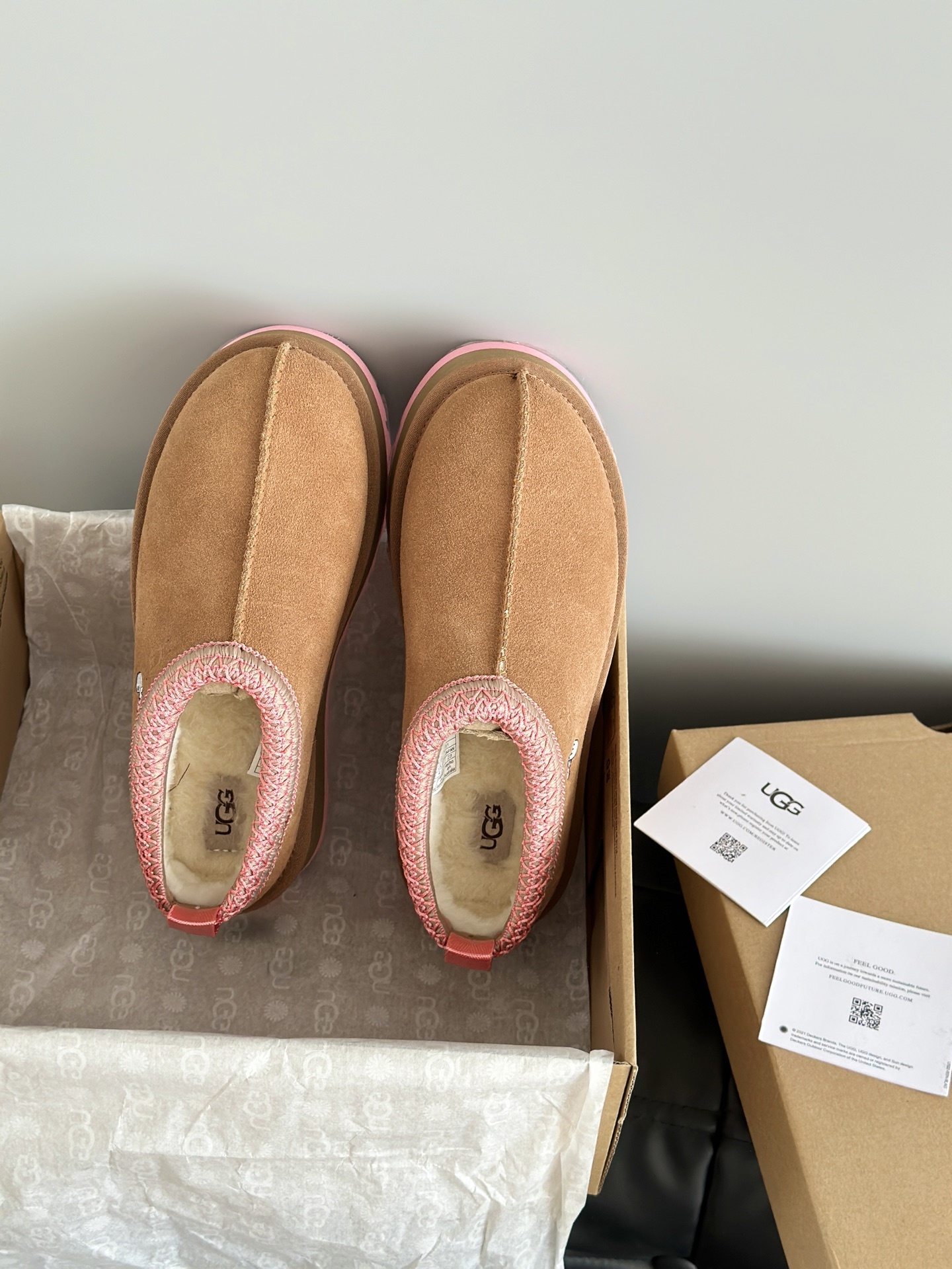 UGG 秋冬新品塔茨Tazz情人节限定比心🫰厚底羊毛拖鞋一脚蹬毛毛鞋雪地靴新款毛拖采用民族风编织刺绣复古