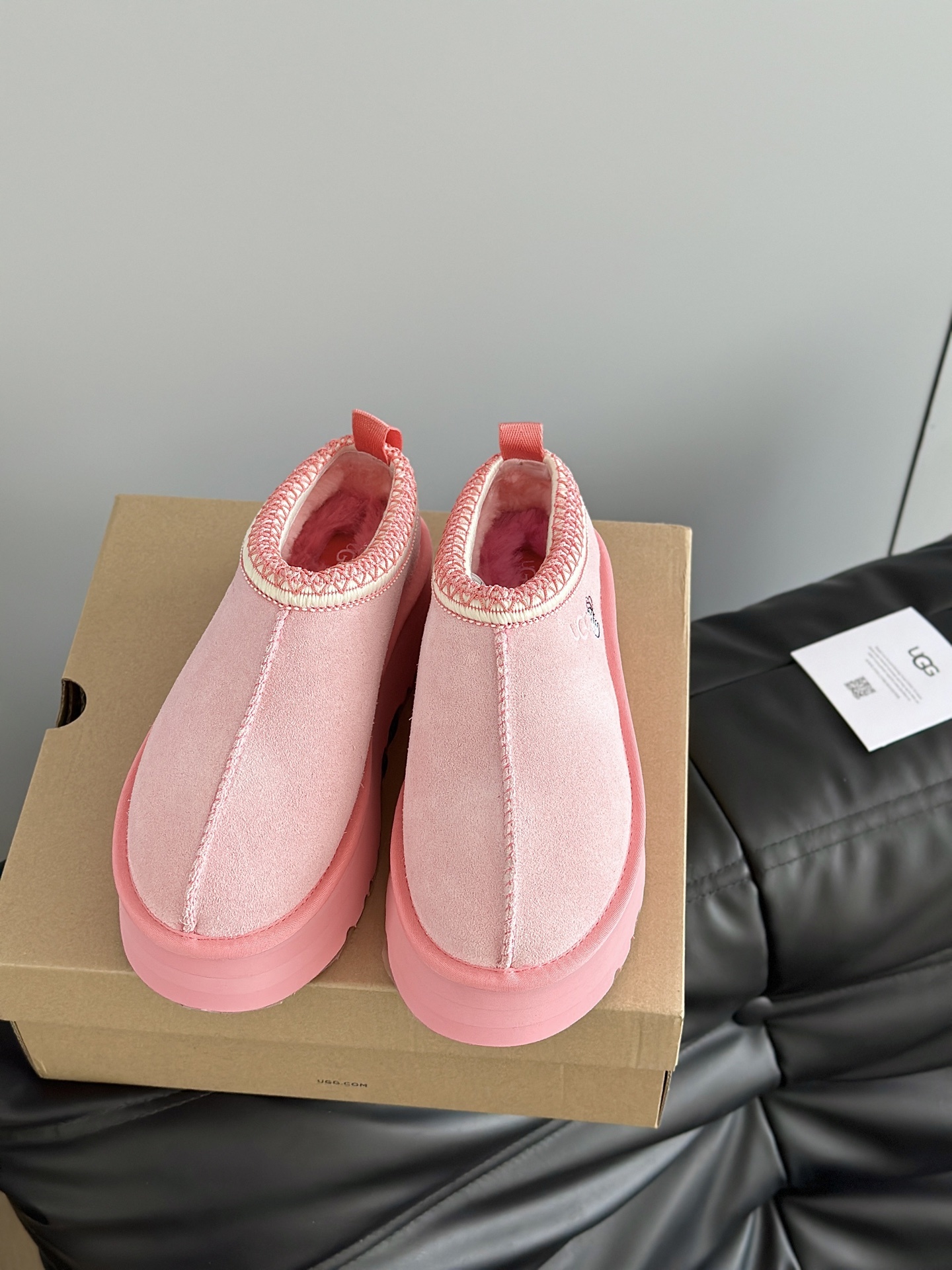 UGG 秋冬新品塔茨Tazz情人节限定比心🫰厚底羊毛拖鞋一脚蹬毛毛鞋雪地靴新款毛拖采用民族风编织刺绣复古