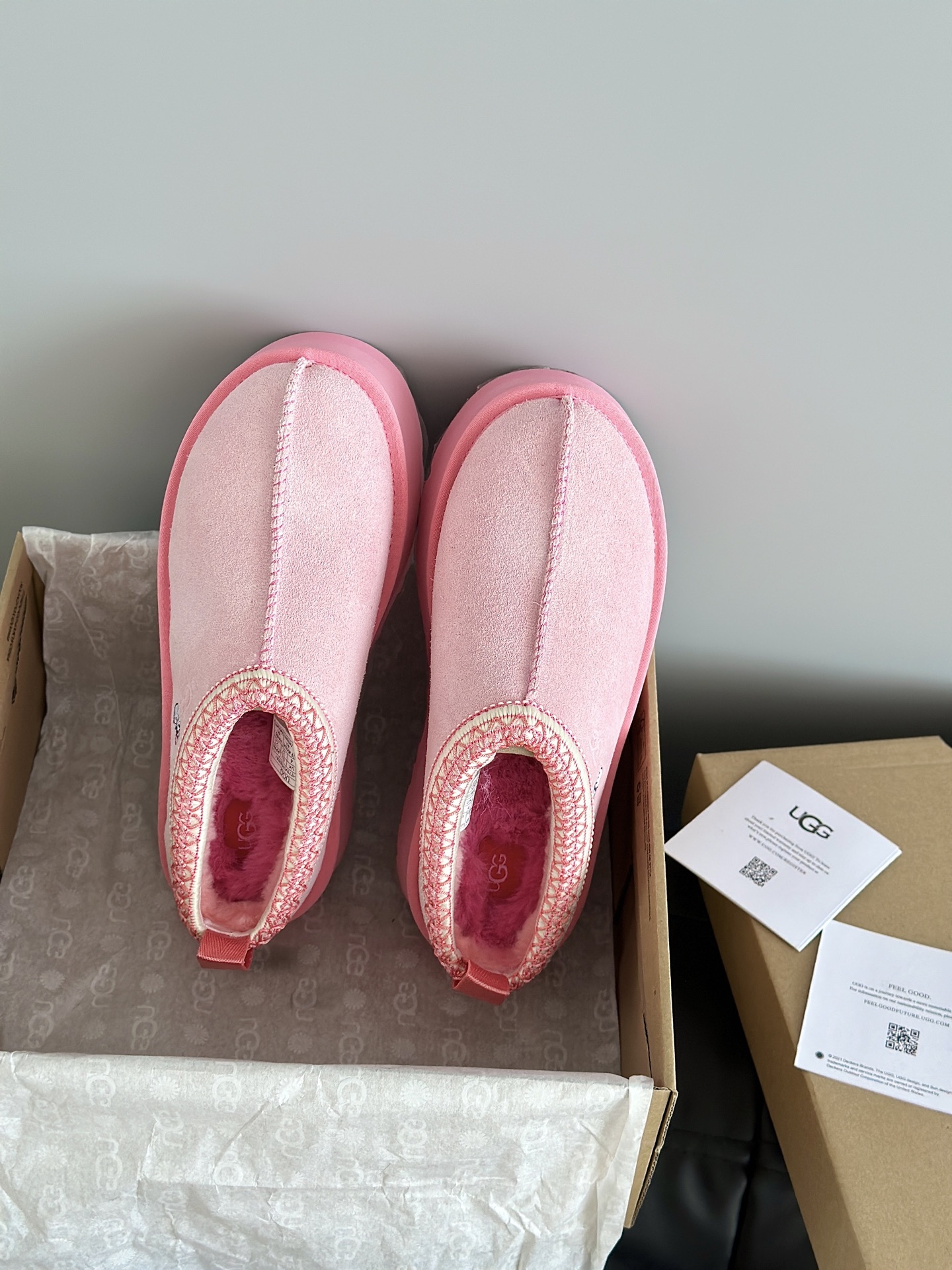 UGG 秋冬新品塔茨Tazz情人节限定比心🫰厚底羊毛拖鞋一脚蹬毛毛鞋雪地靴新款毛拖采用民族风编织刺绣复古
