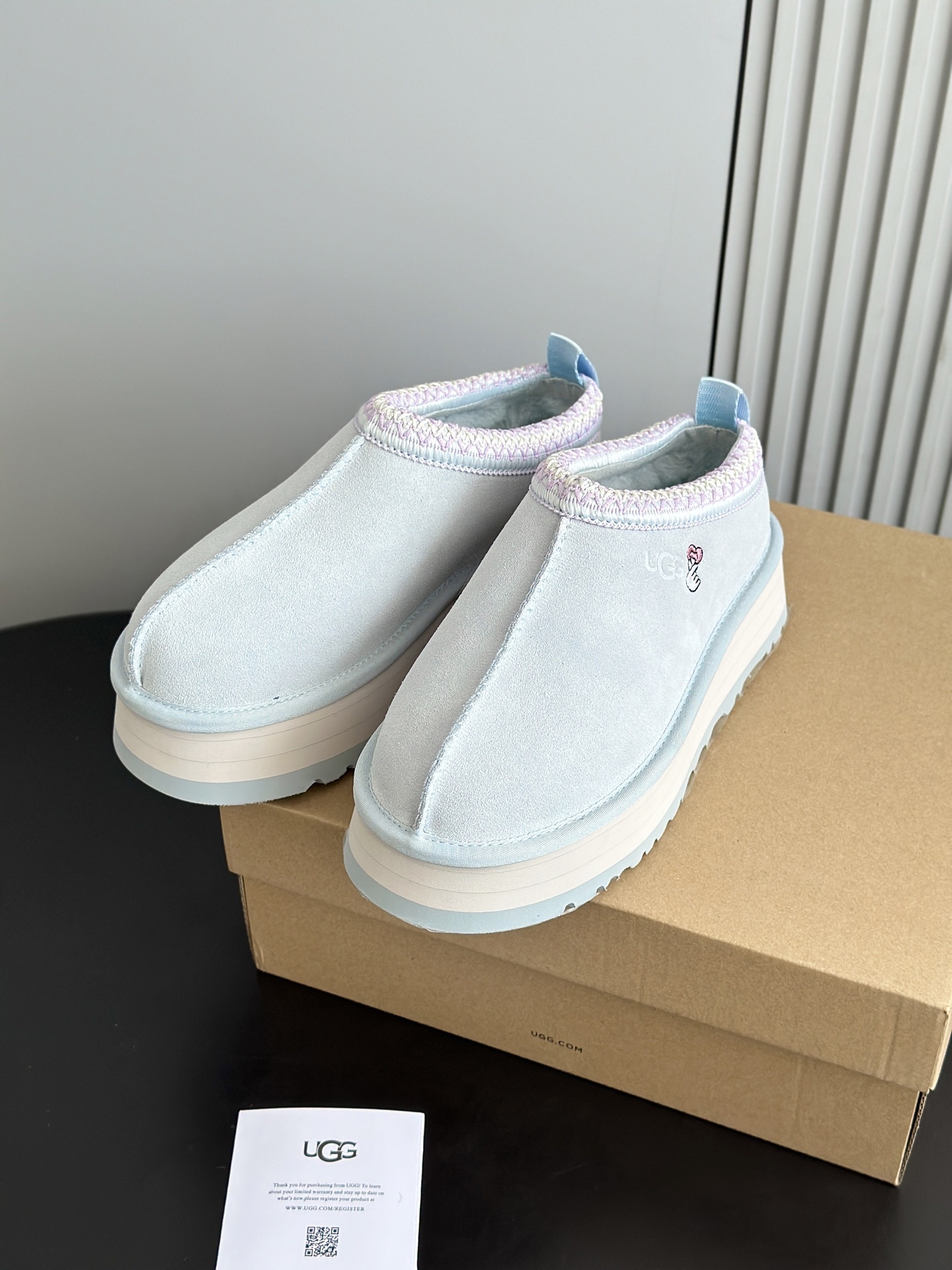 UGG 秋冬新品塔茨Tazz情人节限定比心🫰厚底羊毛拖鞋一脚蹬毛毛鞋雪地靴新款毛拖采用民族风编织刺绣复古