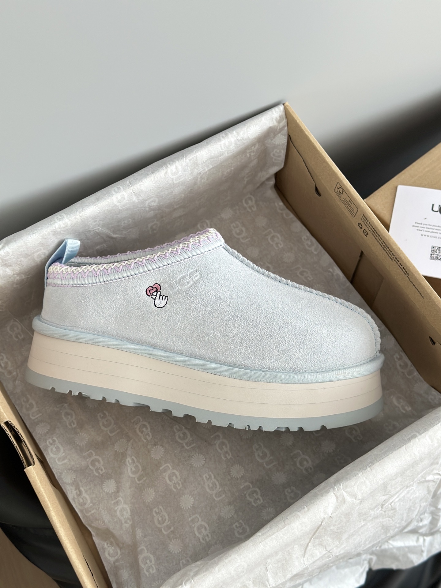 UGG 秋冬新品塔茨Tazz情人节限定比心🫰厚底羊毛拖鞋一脚蹬毛毛鞋雪地靴新款毛拖采用民族风编织刺绣复古