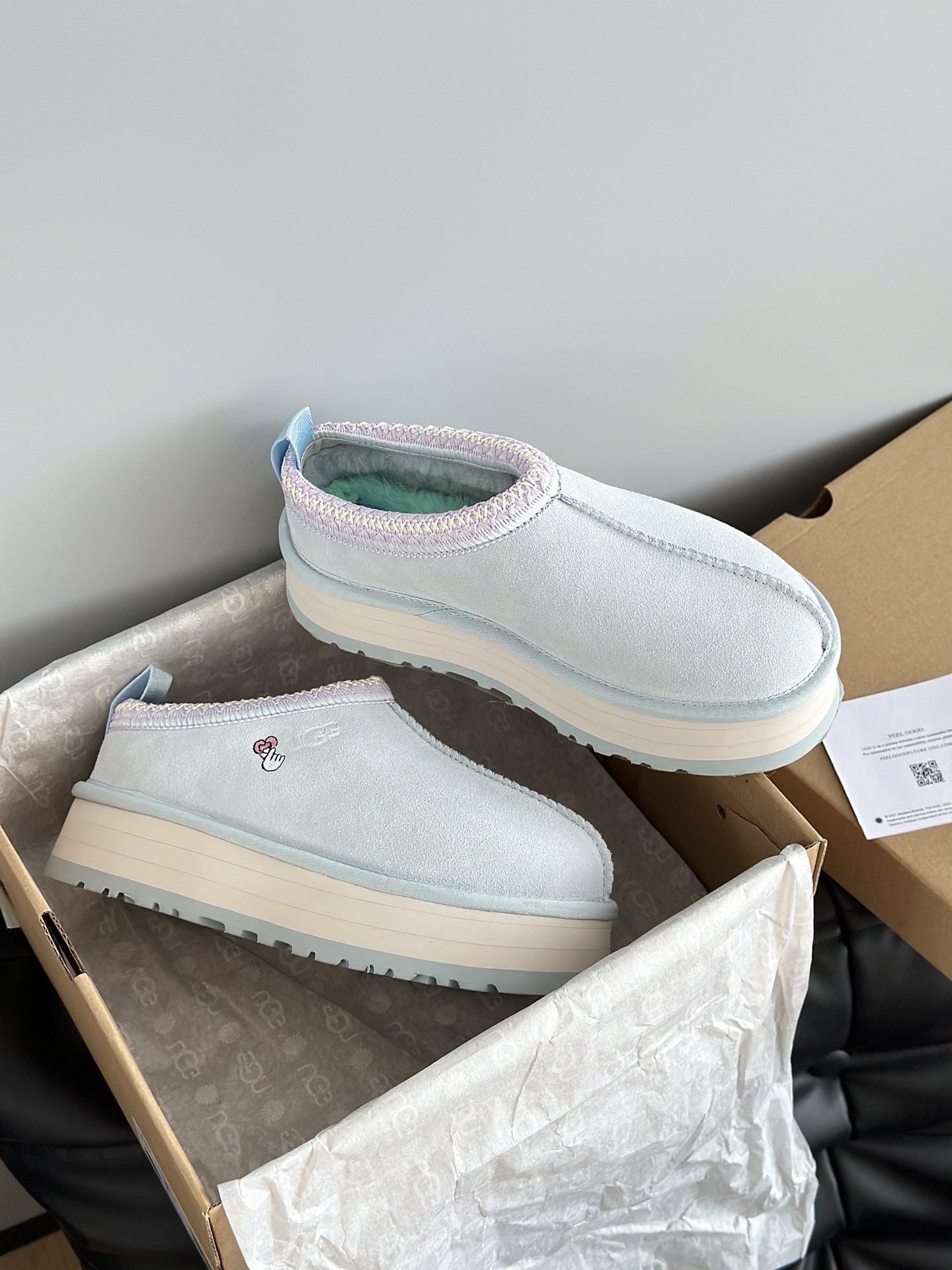 UGG 秋冬新品塔茨Tazz情人节限定比心🫰厚底羊毛拖鞋一脚蹬毛毛鞋雪地靴新款毛拖采用民族风编织刺绣复古
