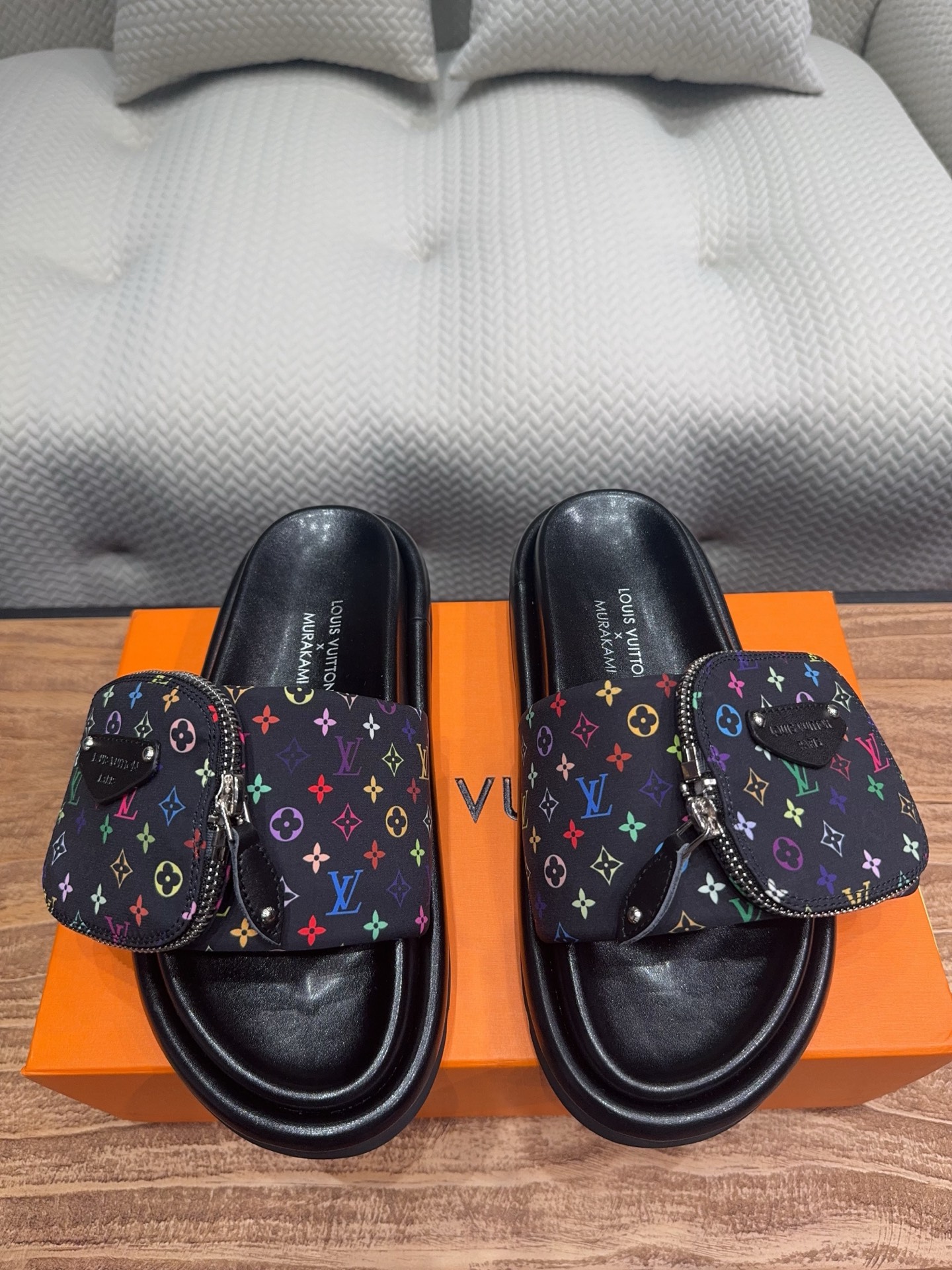 NO:258768,Bread slippers The slippers with the highest attendance rate in spring and summer are super invincible and comfortable on the feet. They fit the feet without picking the feet and are also safe to use. Custom printed fabric uppers, anti-slip, wear-resistant foam sole. Size35-39 (can be customized for 40.41), slippers, slippers19860909面包拖鞋 春夏穿搭出勤率最高的拖鞋上脚超级无敌舒服,贴合脚部不挑脚型宽脚背的姐妹也可放心冲～～ 定制印花布料鞋面 防滑耐磨发泡底 Size35-39（40.41可以定制）,拖鞋,slippers,Women's Shoes