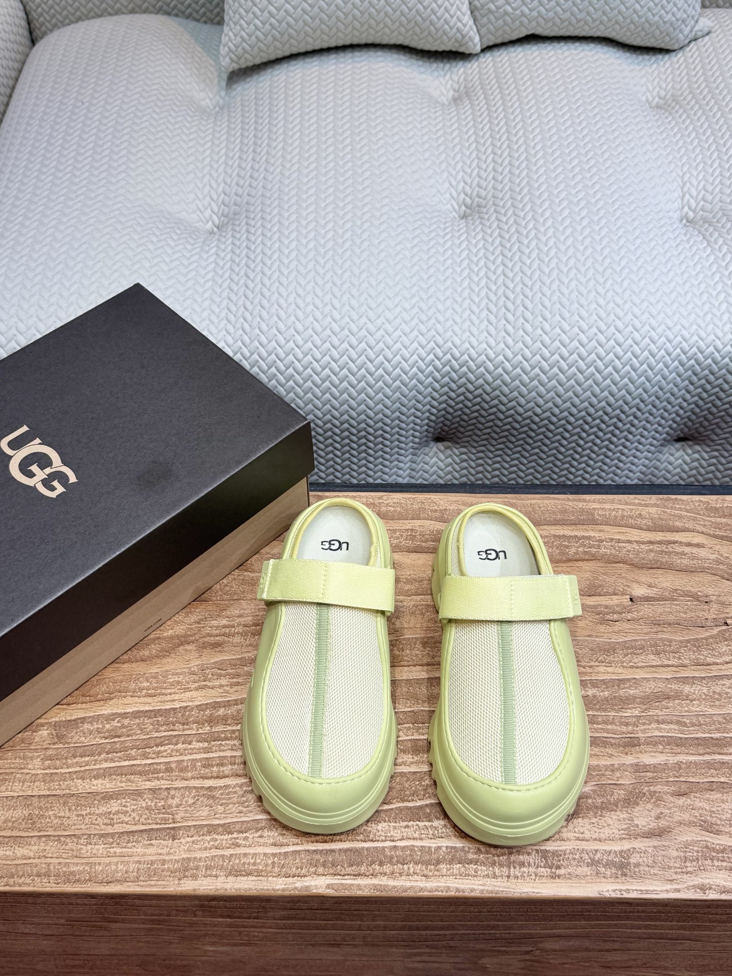 Pantuflas UGG Tasman (estilo Snowfilm Kroger) Mismo estilo para hombres y mujeres. Un zapato se puede usar de…