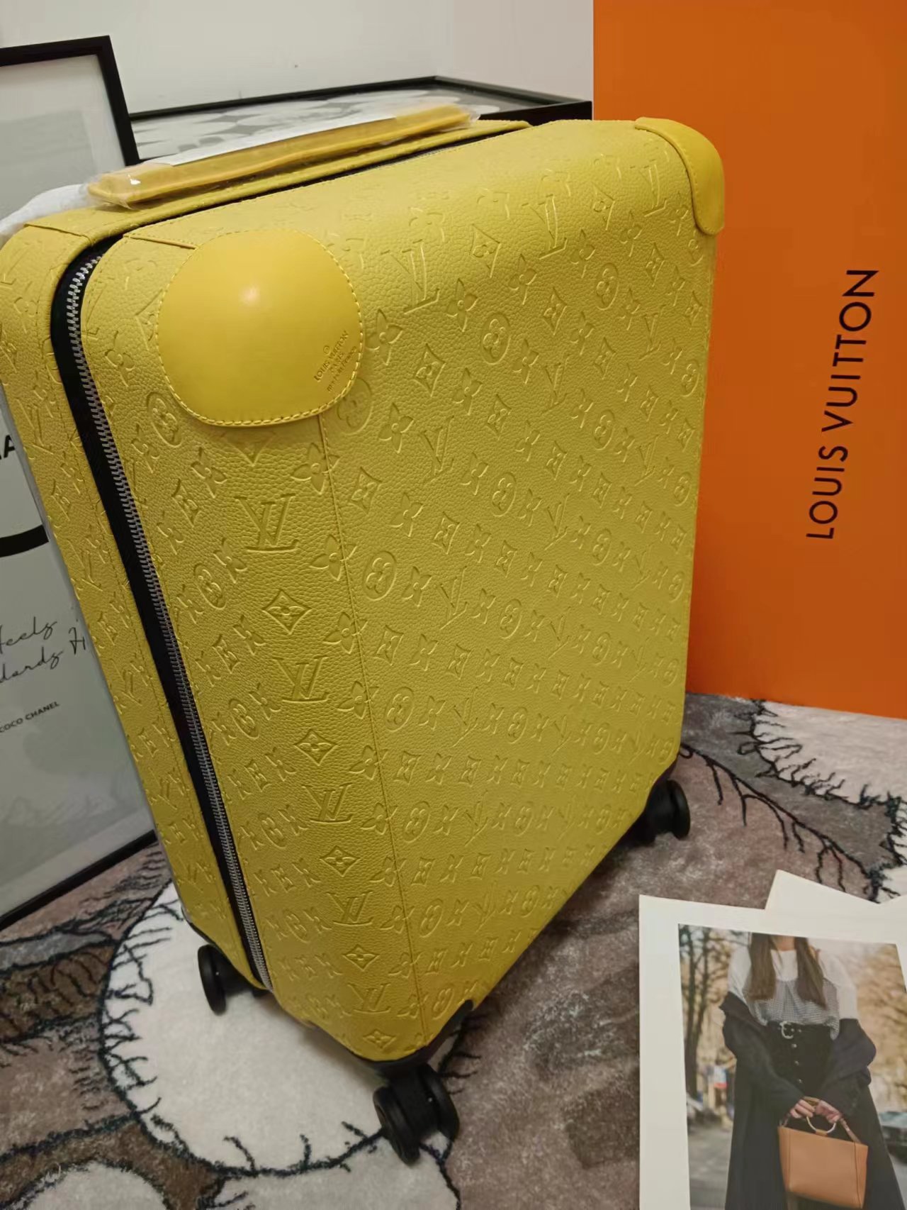 NO:269802,New yellow embossed ~,19860909新色黄色压花～,,luggage