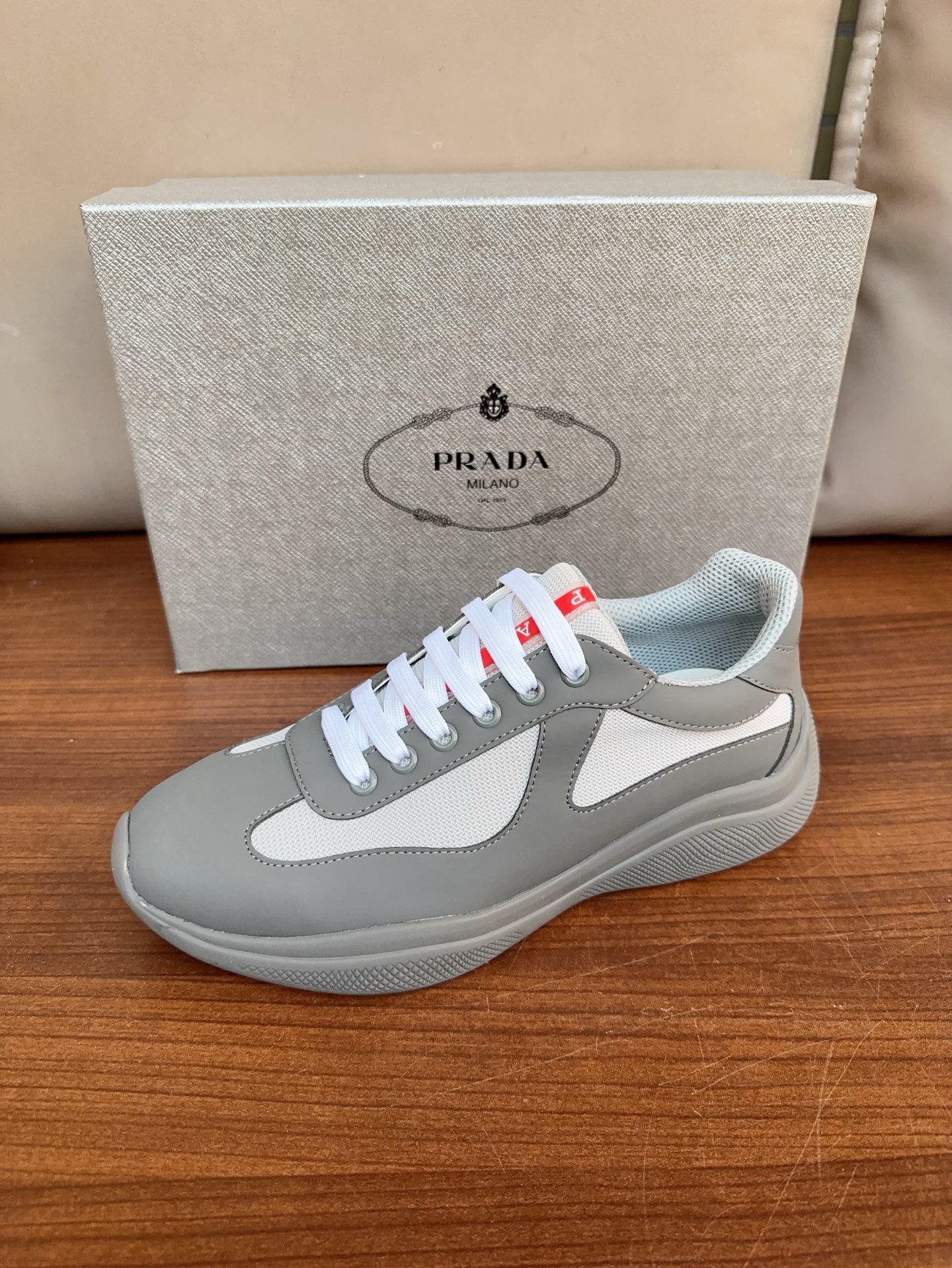 NO:345994,Real price P home new couple casual sneakers, high-end quality TW custom double-layer breathable mesh imported calf mirror leather Insole is calf leather Punching design Breathable and comfortable Original vacuum PU blister sole Lightweight and soft, super good foot feel, full comfort!  36-45 (46.47.48 Customized), Sneakers, cowhide19860909实价 P家新款情侣休闲运动鞋,高端品质 TW定制双层透气网布进口小牛镜皮 鞋垫是小牛皮 冲孔设计 透气舒适 原厂真空PU吸塑大底 轻质柔软 脚感超级好 舒适度满分！36-45（46.47.48定做）,,sneakers,cowhide,Men's shoes