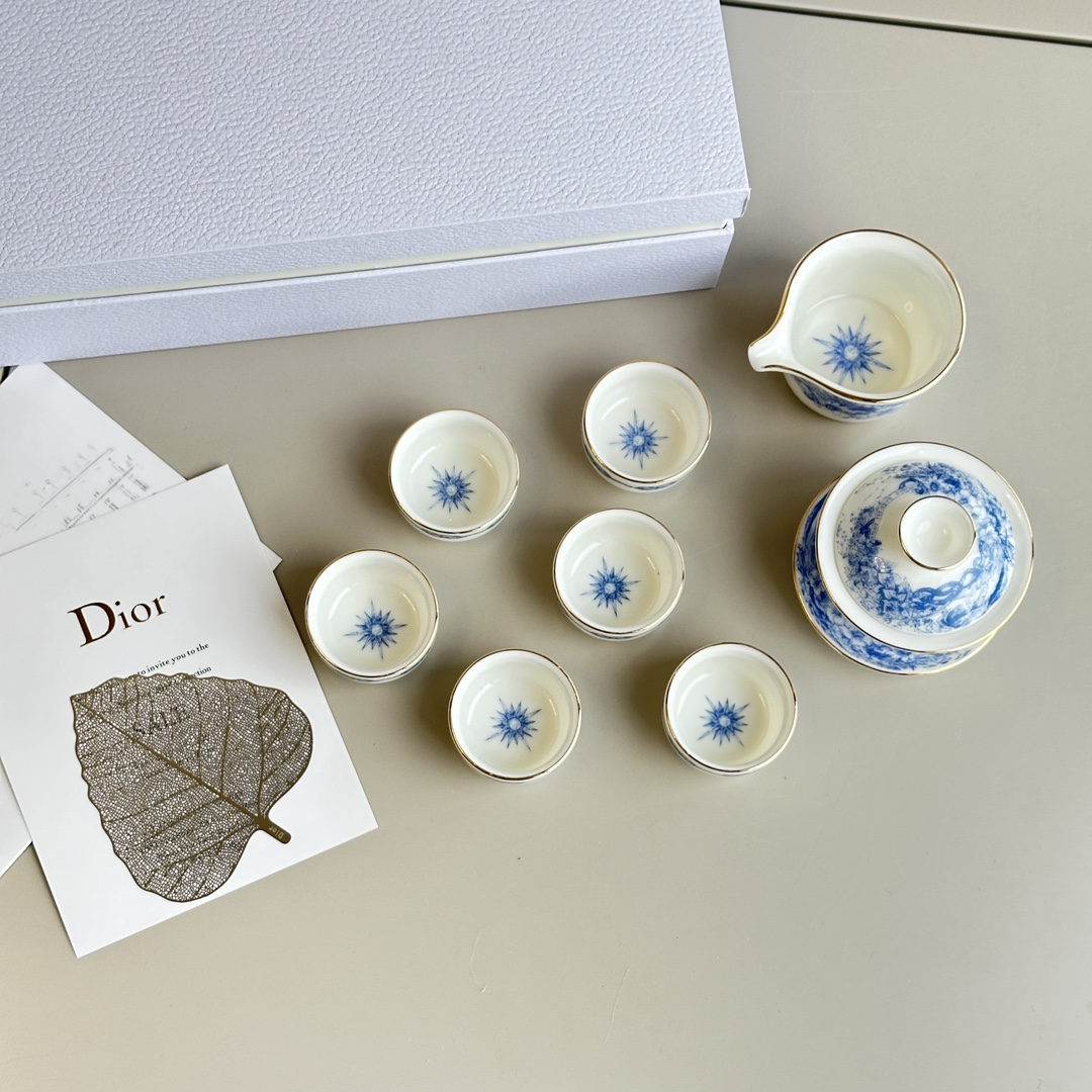 DIOR迪奥圣诞系列蓝色无限梦境幸运星茶具套装,无限梦境系列是意大利艺术家彼得罗•鲁福以C先生钟爱的幸运星符号为主 3