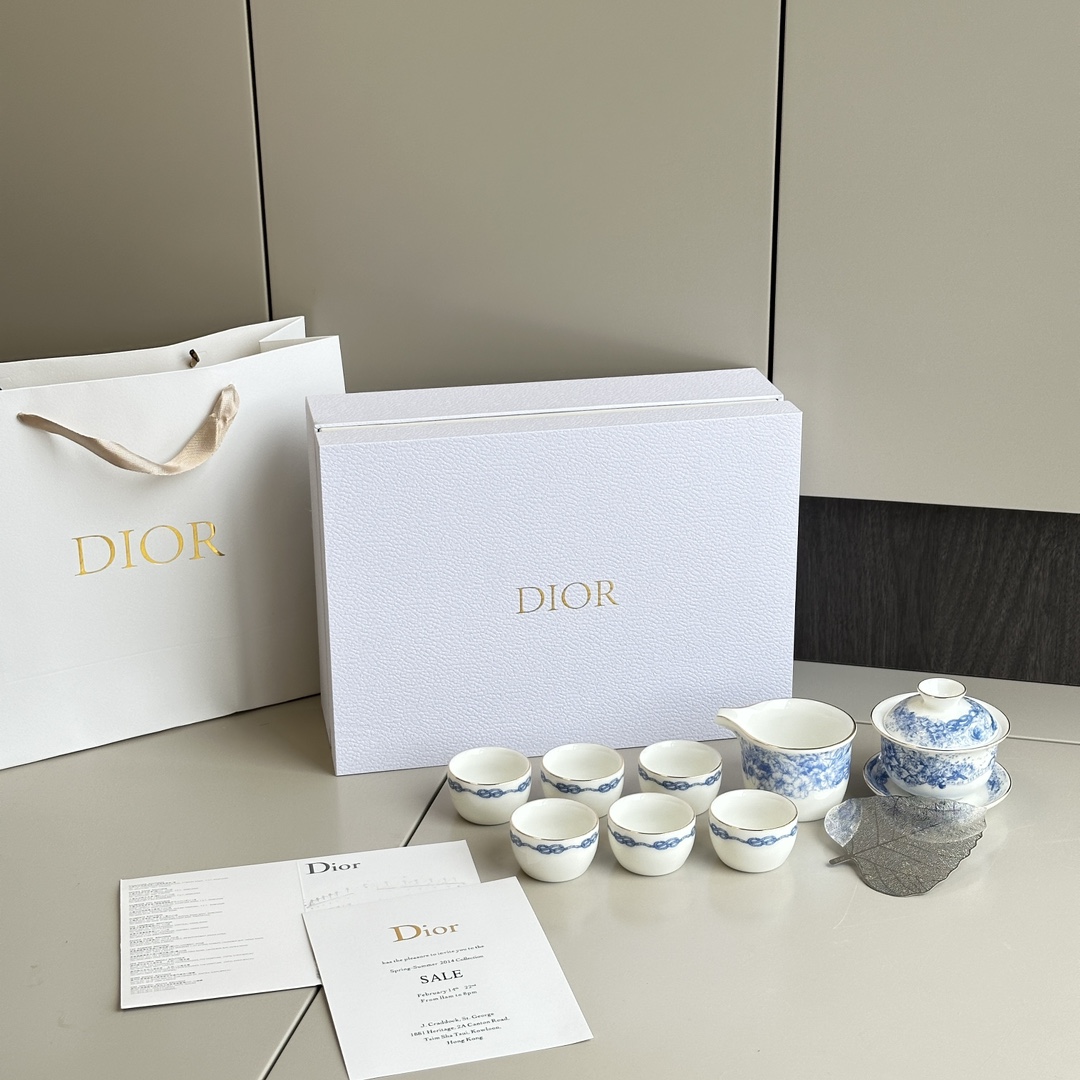 DIOR迪奥圣诞系列蓝色无限梦境幸运星茶具套装,无限梦境系列是意大利艺术家彼得罗•鲁福以C先生钟爱的幸运星符号为主 9