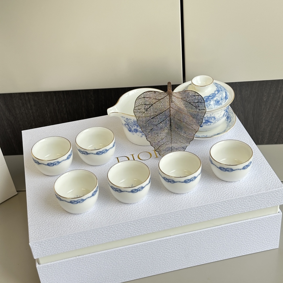 DIOR迪奥圣诞系列蓝色无限梦境幸运星茶具套装,无限梦境系列是意大利艺术家彼得罗•鲁福以C先生钟爱的幸运星符号为主 6