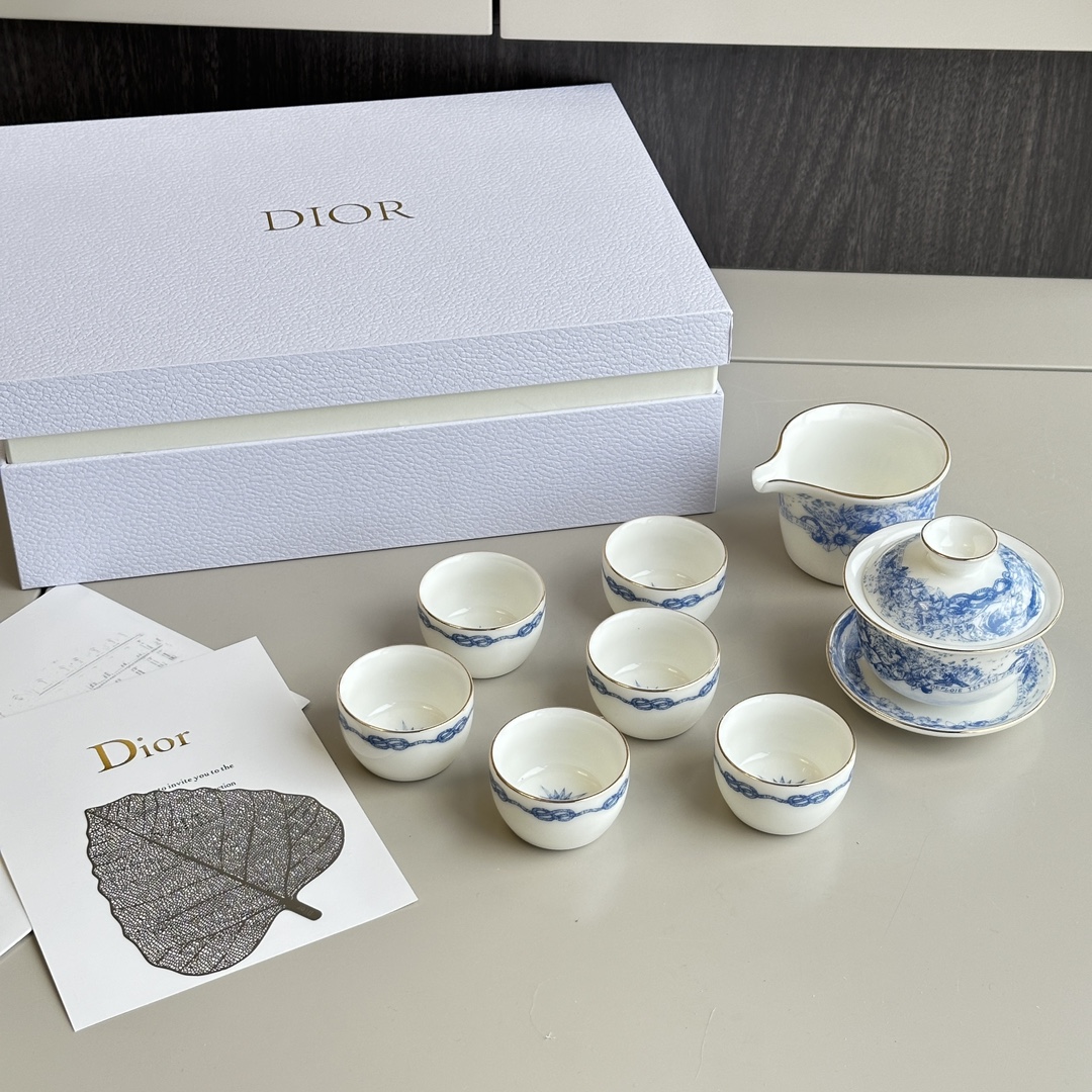 DIOR迪奥圣诞系列蓝色无限梦境幸运星茶具套装,无限梦境系列是意大利艺术家彼得罗•鲁福以C先生钟爱的幸运星符号为主 4