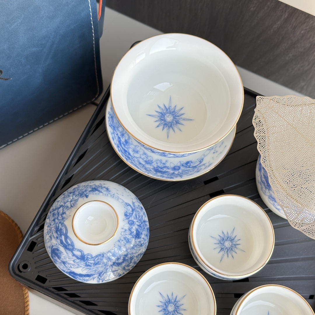 The motif is inspired by the DIOR *Rêve d'Infini* series designed by - Comprehensive 9