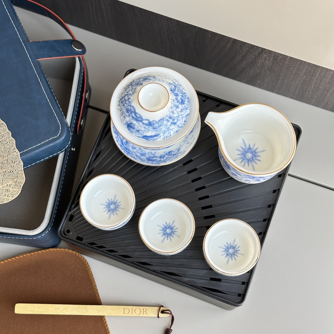 The motif is inspired by the DIOR *Rêve d'Infini* series designed by - Comprehensive 5