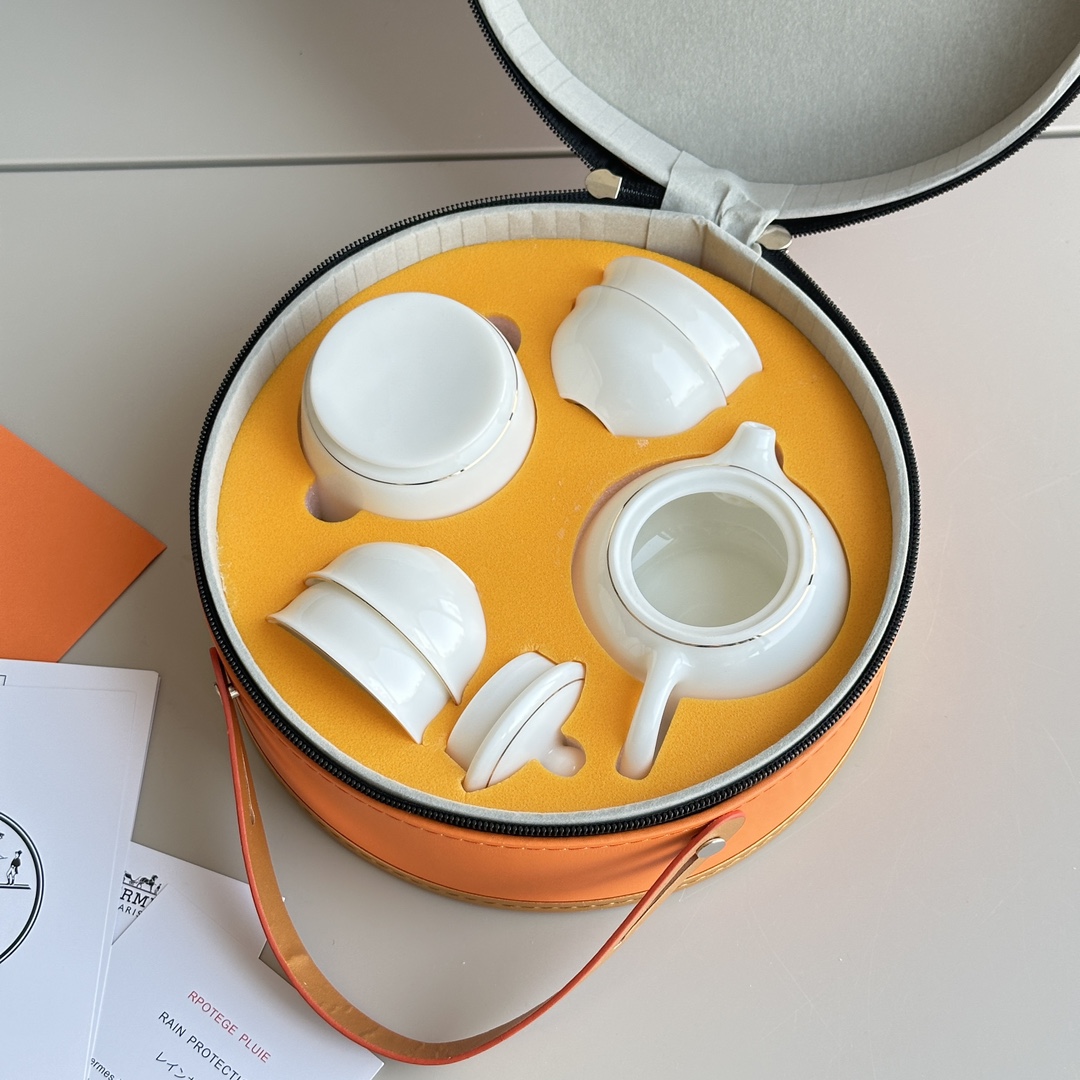 Hermès Suet Jade Porcelain Travel Tea Set - Comprehensive 2