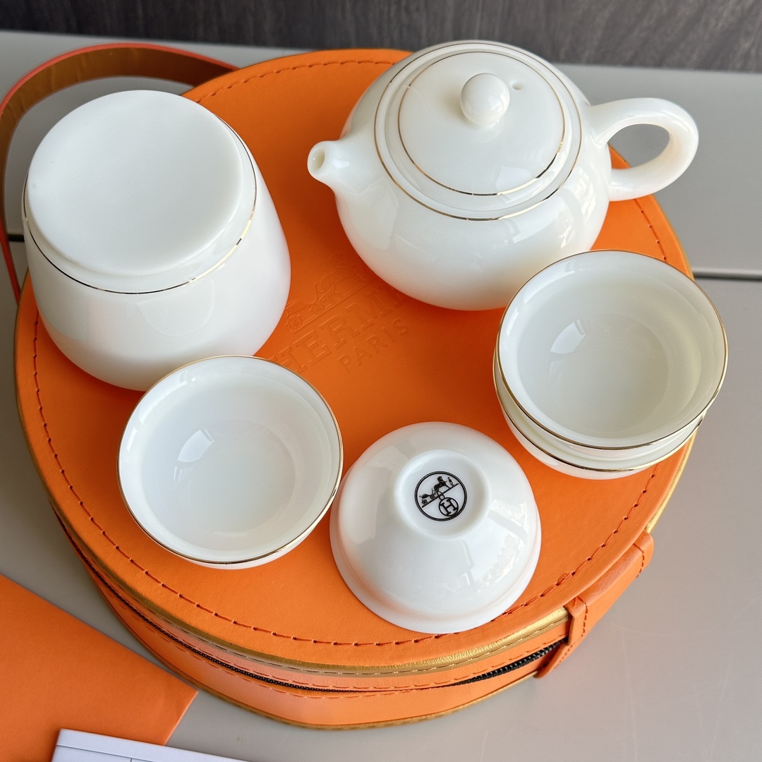 Hermès Suet Jade Porcelain Travel Tea Set - Comprehensive 8