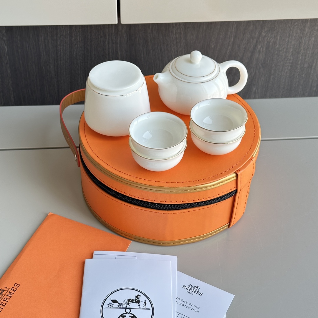 Hermès Suet Jade Porcelain Travel Tea Set - Comprehensive 7