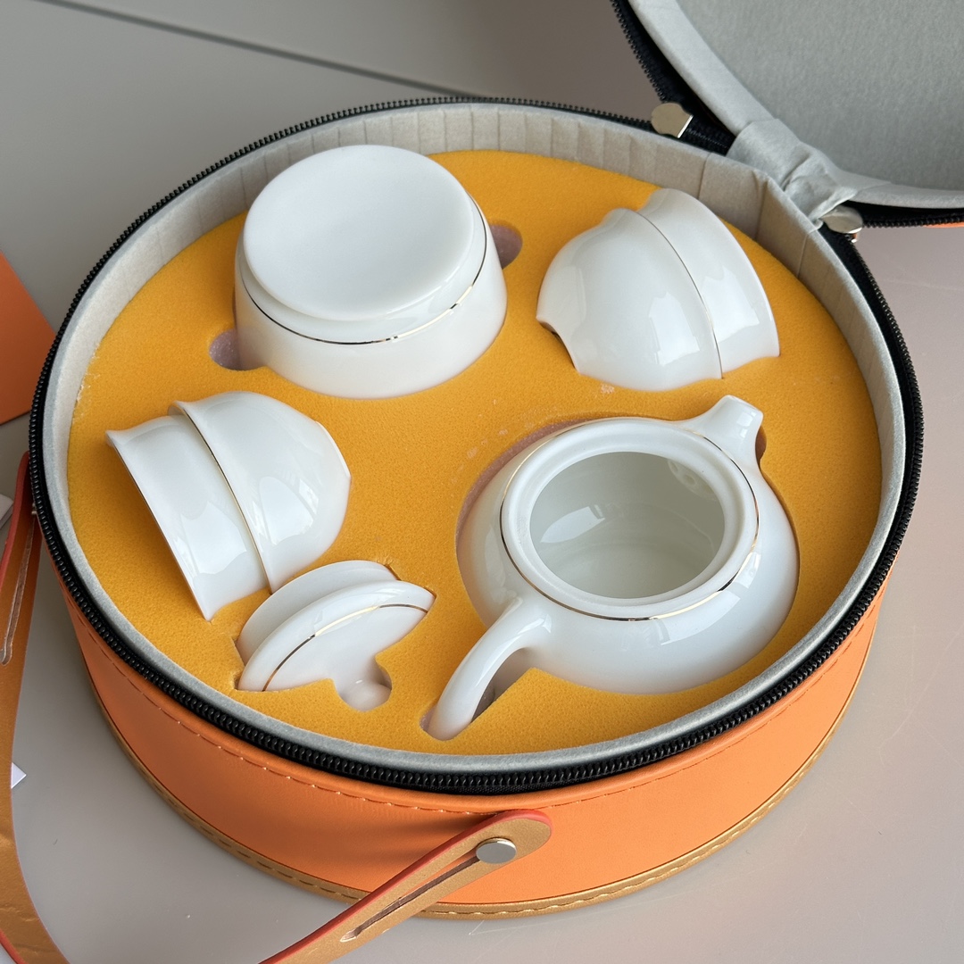 Hermès Suet Jade Porcelain Travel Tea Set - Comprehensive 3