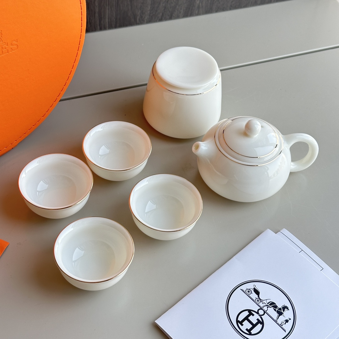 Hermès Suet Jade Porcelain Travel Tea Set - Comprehensive 4