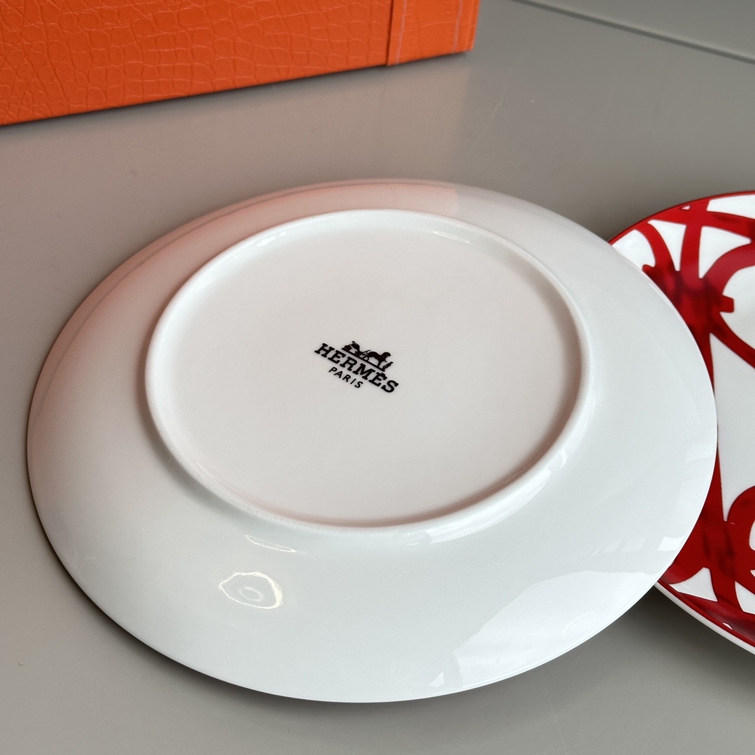 Set of 2 Flat Plates (8 in) – Diameter: 20 cm, Height: 2 cm - Comprehensive 6