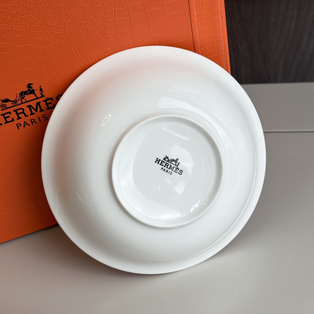 1 x Soup Bowl (9-inch): Diameter 23 cm, Height 6.5 cm - Comprehensive 4