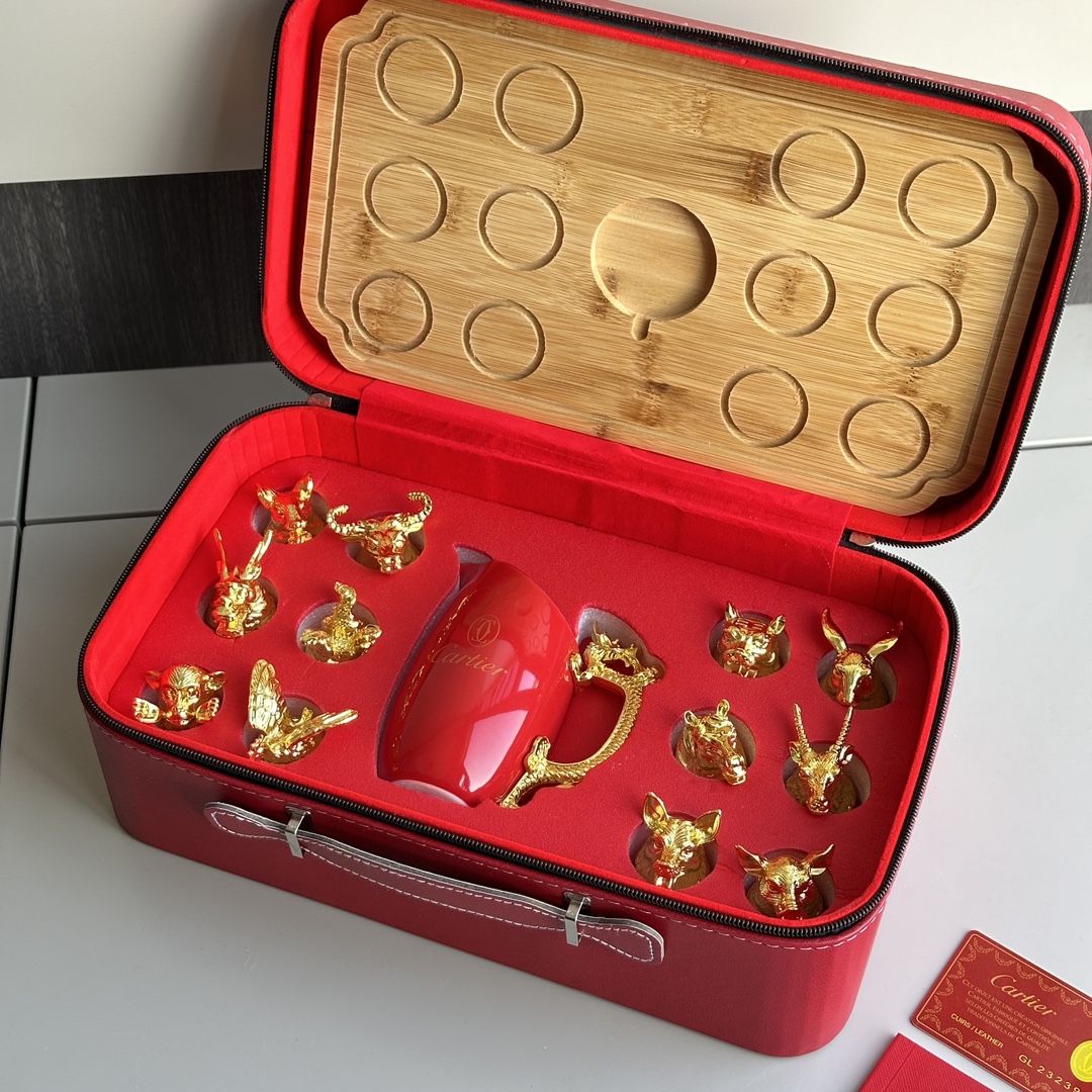 Cartier presents the Chinese Zodiac Baijiu Cup Set, featuring designs - Comprehensive