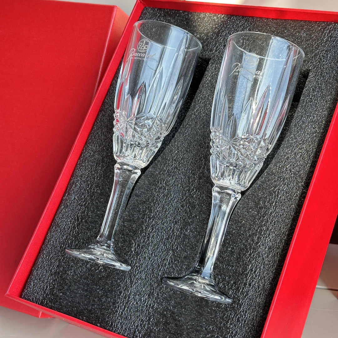 The Baccarat embossed cut-crystal stemmed glass is crafted from high-str - Comprehensive 3