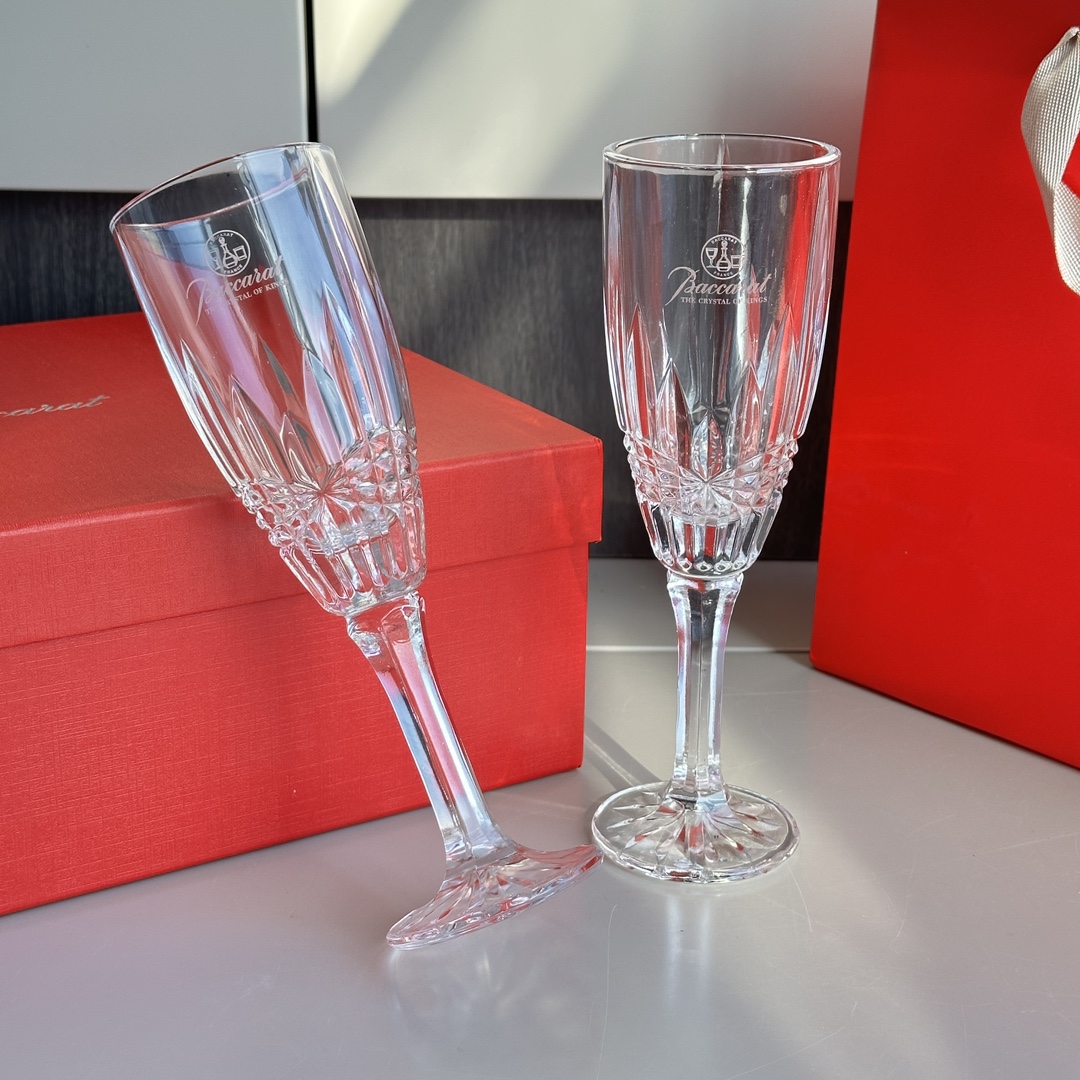 The Baccarat embossed cut-crystal stemmed glass is crafted from high-str - Comprehensive 6