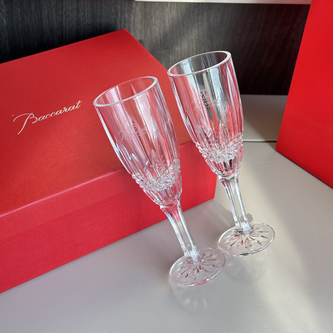 The Baccarat embossed cut-crystal stemmed glass is crafted from high-str - Comprehensive 7
