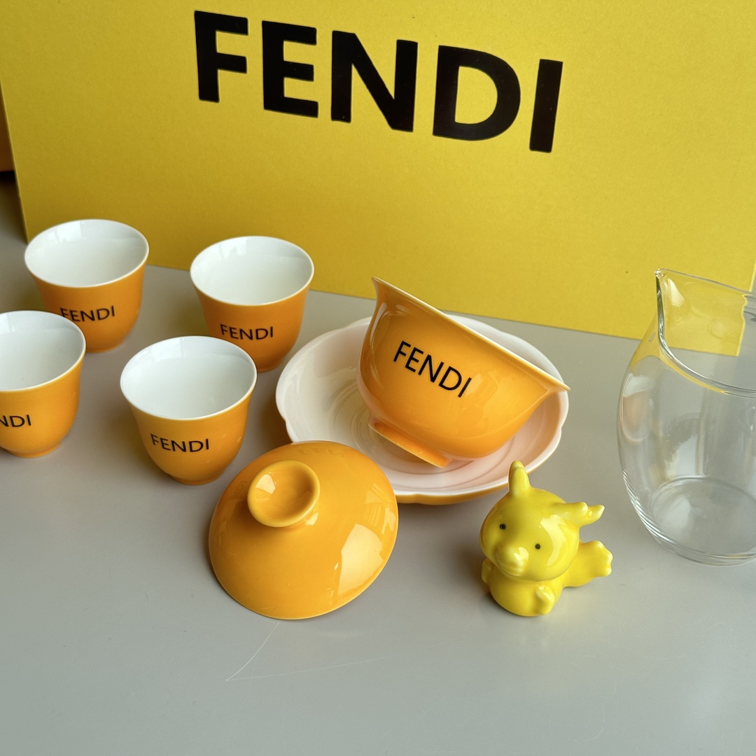 Fendi龙年限定茶具礼盒 一套功夫茶具走天下 8