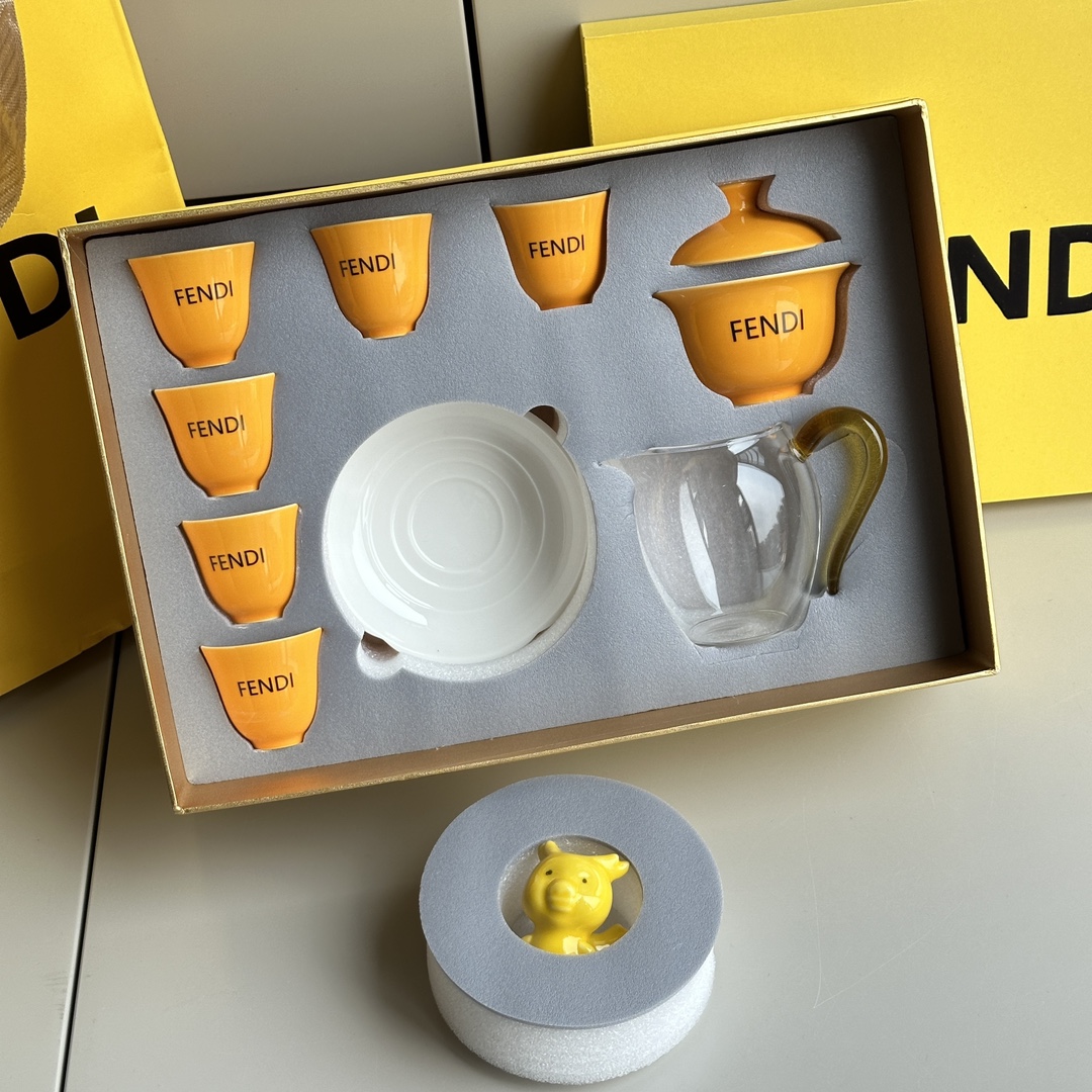 Fendi龙年限定茶具礼盒 一套功夫茶具走天下 3