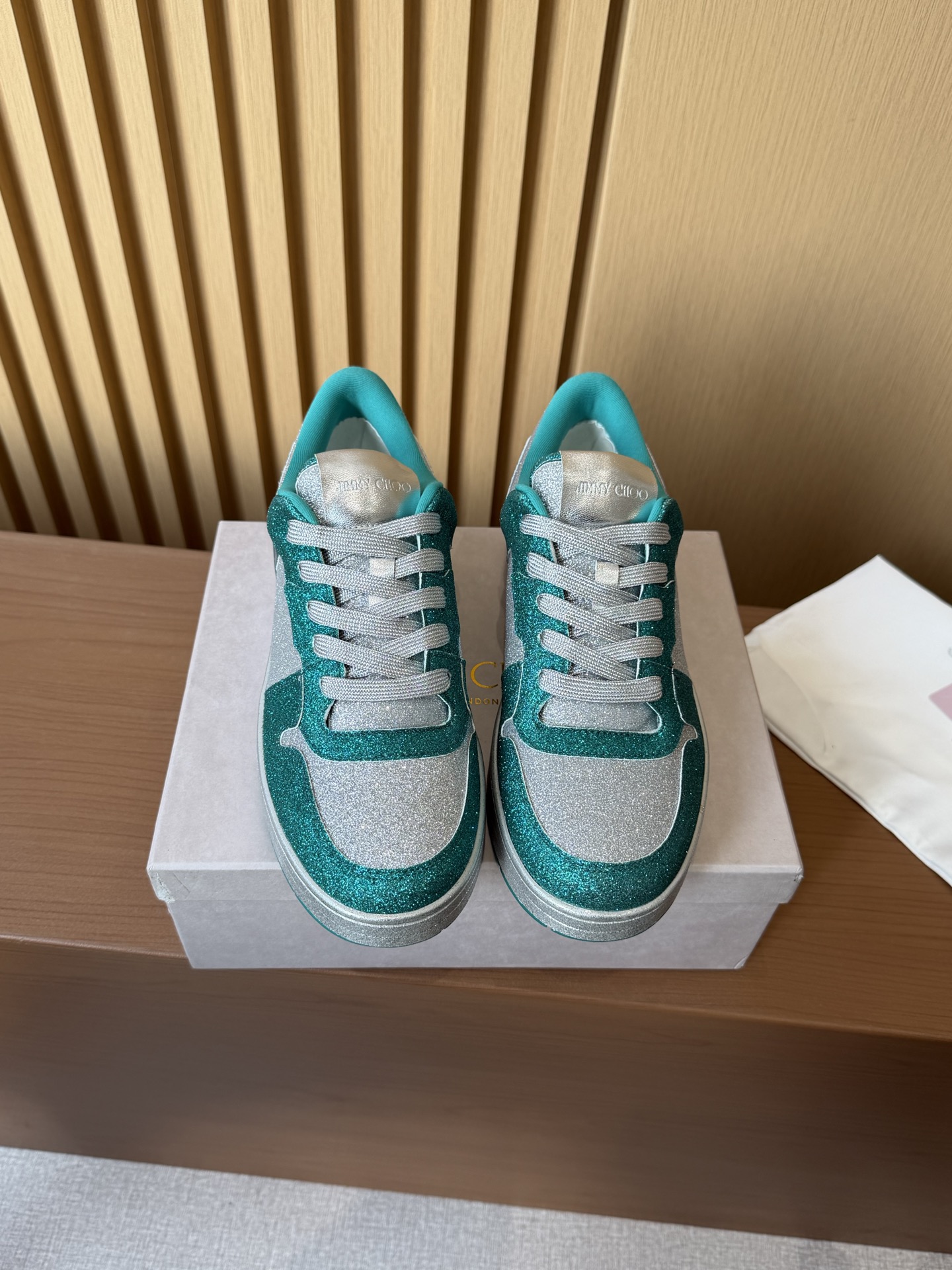 지미추 램스킨 핑크 스니커즈 레플리카 41743