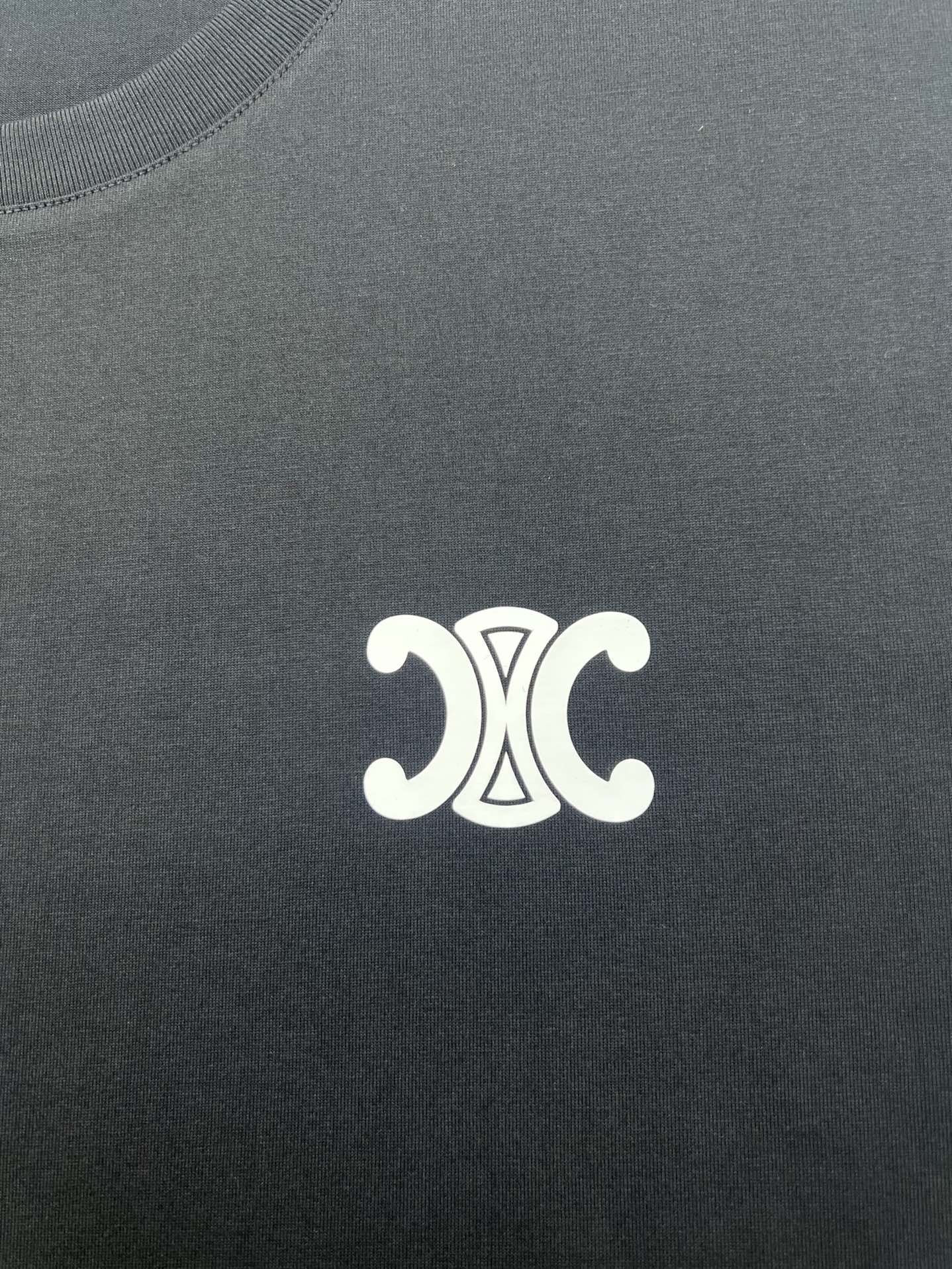 CELINE/24ss新品品牌logo字母印花棉质平纹针织短袖T恤正面饰有品牌印花logo袖口品牌字母设