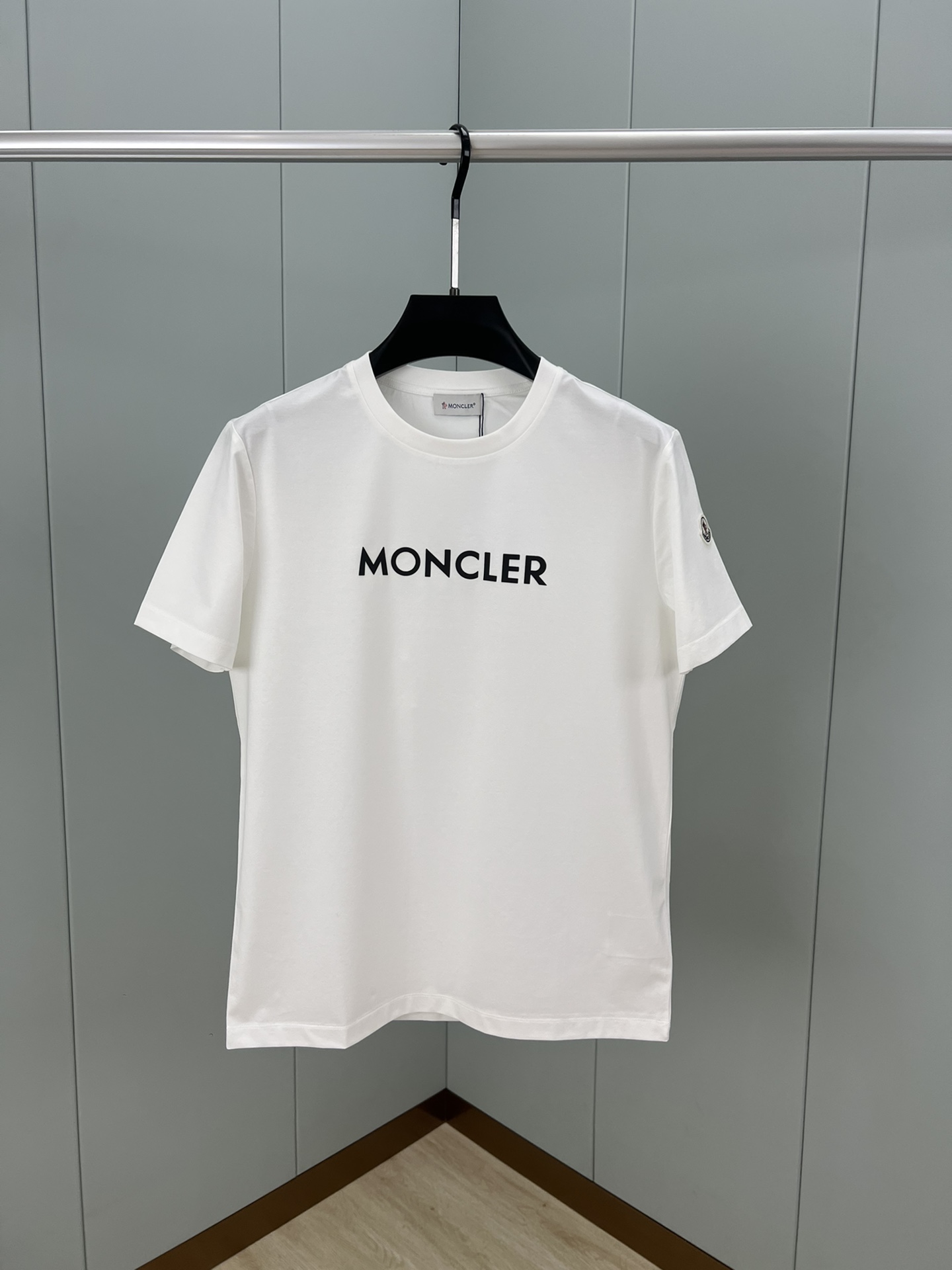 NO:124998,Moncler 25 spring and summer new three-dimensional printed short-sleeved T-shirt, with brand classic letter logo printed design embellished on the front, using customized 80 double-strand mercerized cotton fabric; black and white S~XXXL (customized 4XL and 5XL), christian louboutin, T-shirt,tees, t-shirt,alexander wang19860909Moncler 25春夏新品立体印花短袖T恤,正面点缀品牌经典字母徽标印花设计,采用定制80支双股丝光棉面料；黑色 白色 S～XXXL（可定制4XL、5XL）,,christian louboutin,T-shirt,tees，t-shirt,alexander wang,Men's clothing