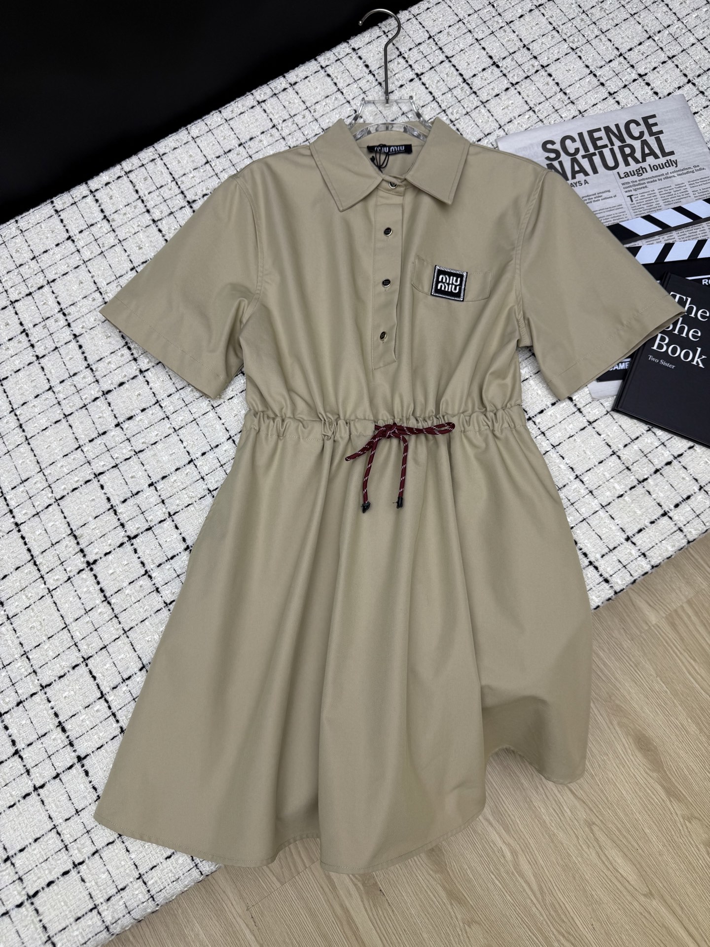 NO:331132,Miumi*25 new style, embroidered logo dress on the chest, full of fashion, a very recommended dress dress, very practical, OK for daily travel or commuting, the waist is a drawstring tie, slim and inclusive, wear it on the street, the focus is on two colors SML168871280,,miumiu, skirts, alexander wang19860909Miumi*25新款 胸前刺绣logo连衣裙 时髦感满满 很推荐的一条连衣裙裙 非常实穿 日常出街或者通勤都OK 腰部是抽绳系带收腰 显瘦又有包容性 穿上街就是焦点 两色SML168871280,,miumiu,skirts,alexander wang,Women's clothing