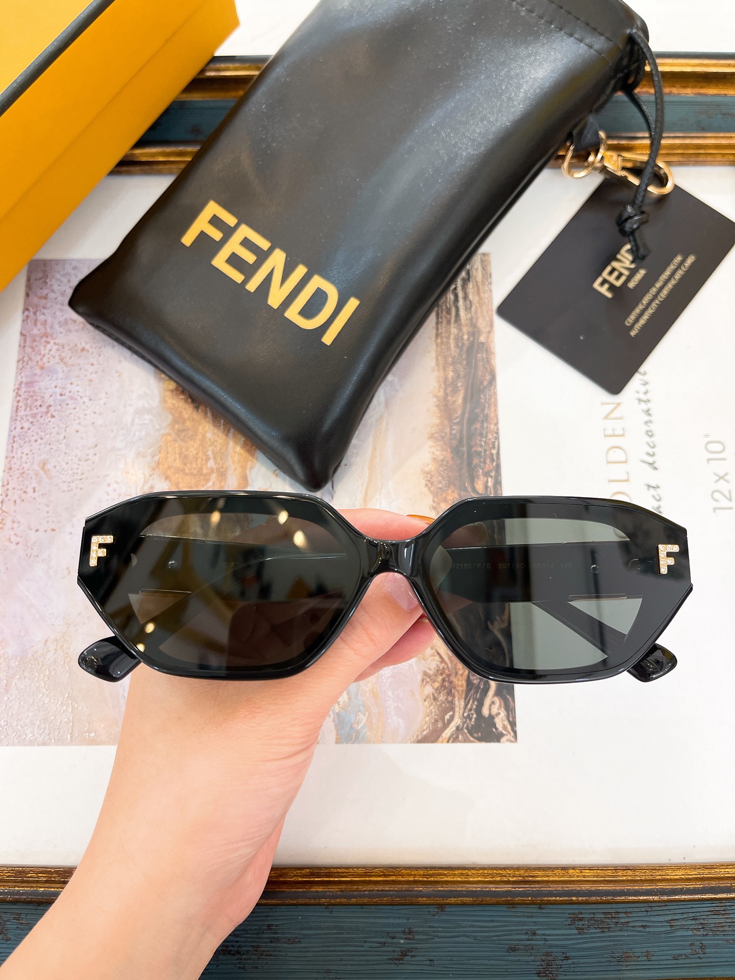 Fendi 芬迪墨镜